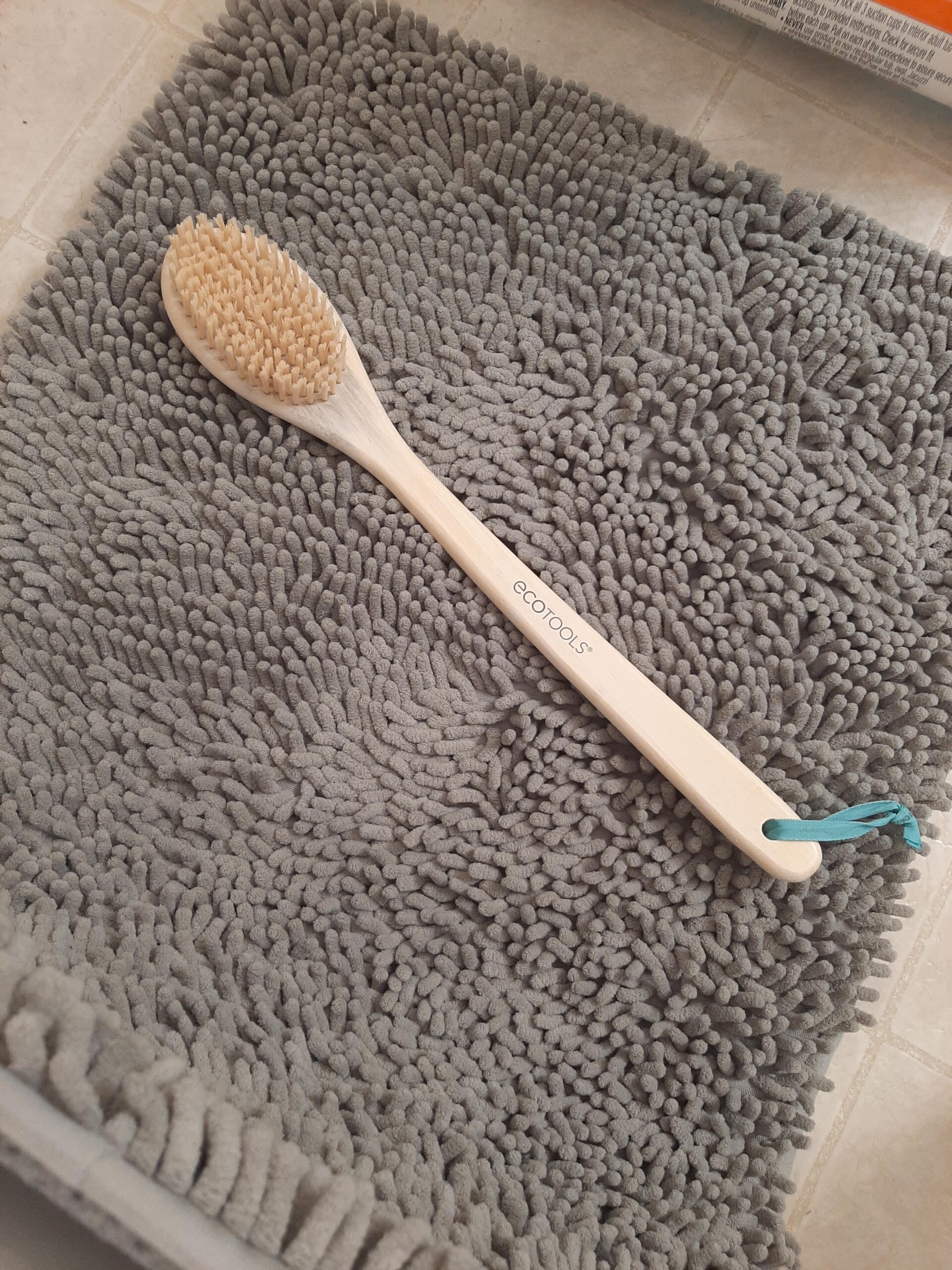 EcoTools Bath Bristle Brush, Bath Brush with Long Handle, Cleanse Back & Hard-to-Reach Areas, Eco Friendly Shower Brush for Exfoliating, Cruelty Free Nylon Bristles, Vegan - Customer Photo 4