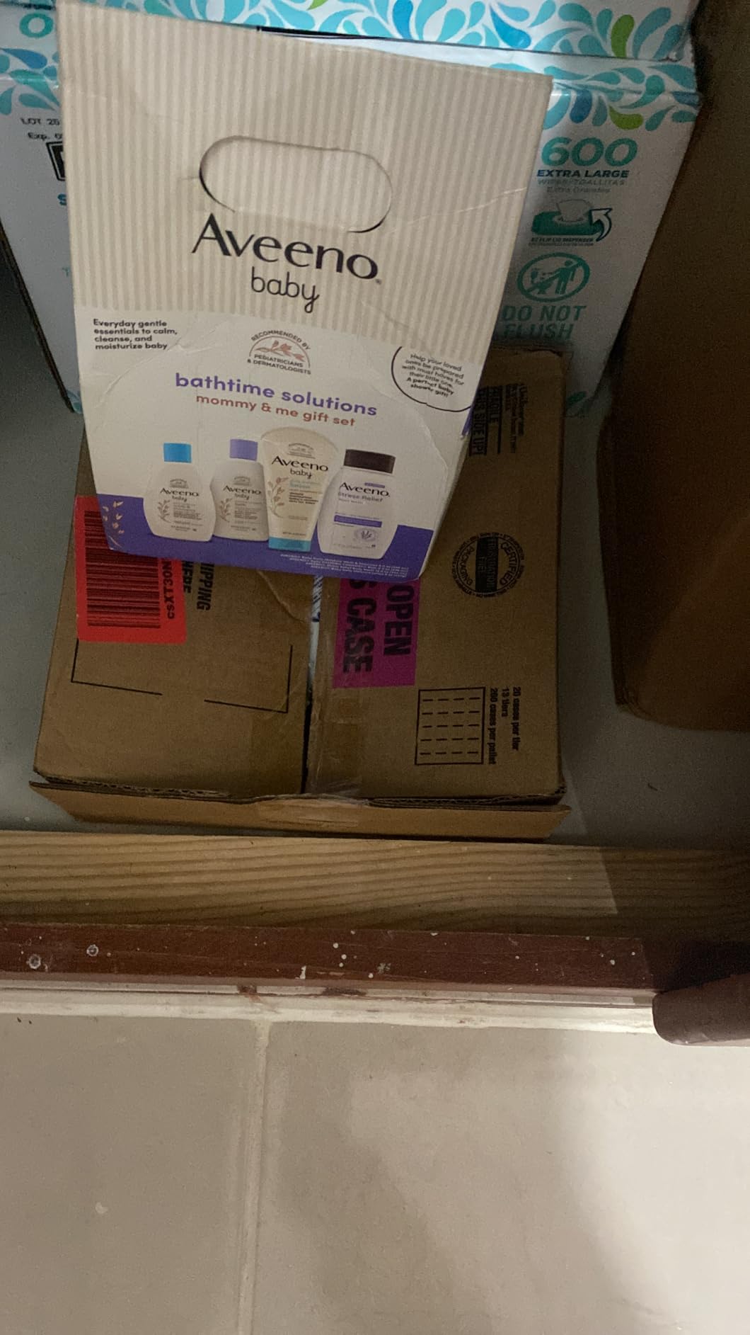 Aveeno Baby Bathtime Solutions Mommy & Me Gift Set, Baby Wash & Shampoo, Calming Bath, Daily Moisturizing Lotion and Stress Relief Body Wash for Mom, Colloidal Oat, Baby Bath Essentials, 4 items - Customer Photo 2