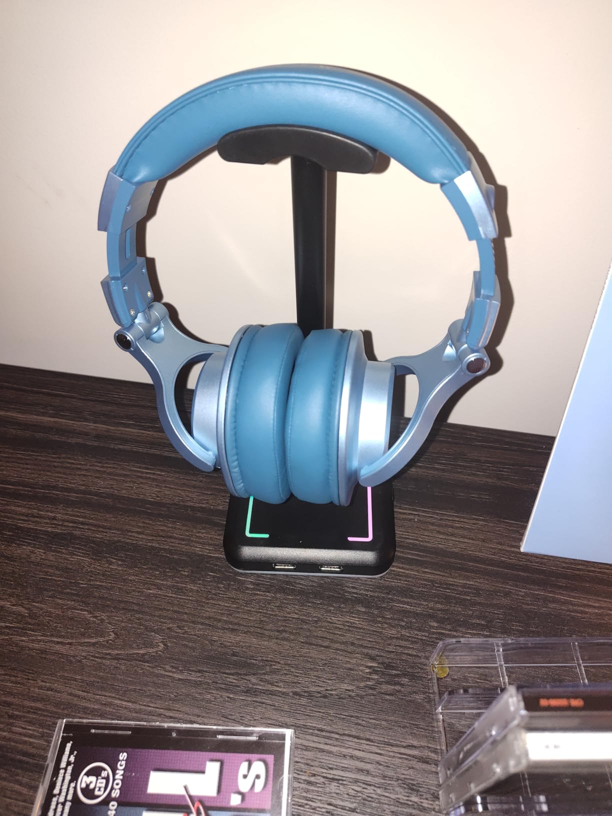 Headphone Stand with Wireless Charger Gaming Headset Holder 2 IN 1 Wireless Charging Pad & 2 USB Charger Ports for Desktop PC Game Accessories Customer Review Headphone Stand with Wireless Charger Gaming Headset Holder 2 IN 1 Wireless Charging Pad & 2 USB Charger Ports for Desktop PC Game Accessories - Customer Photo 2