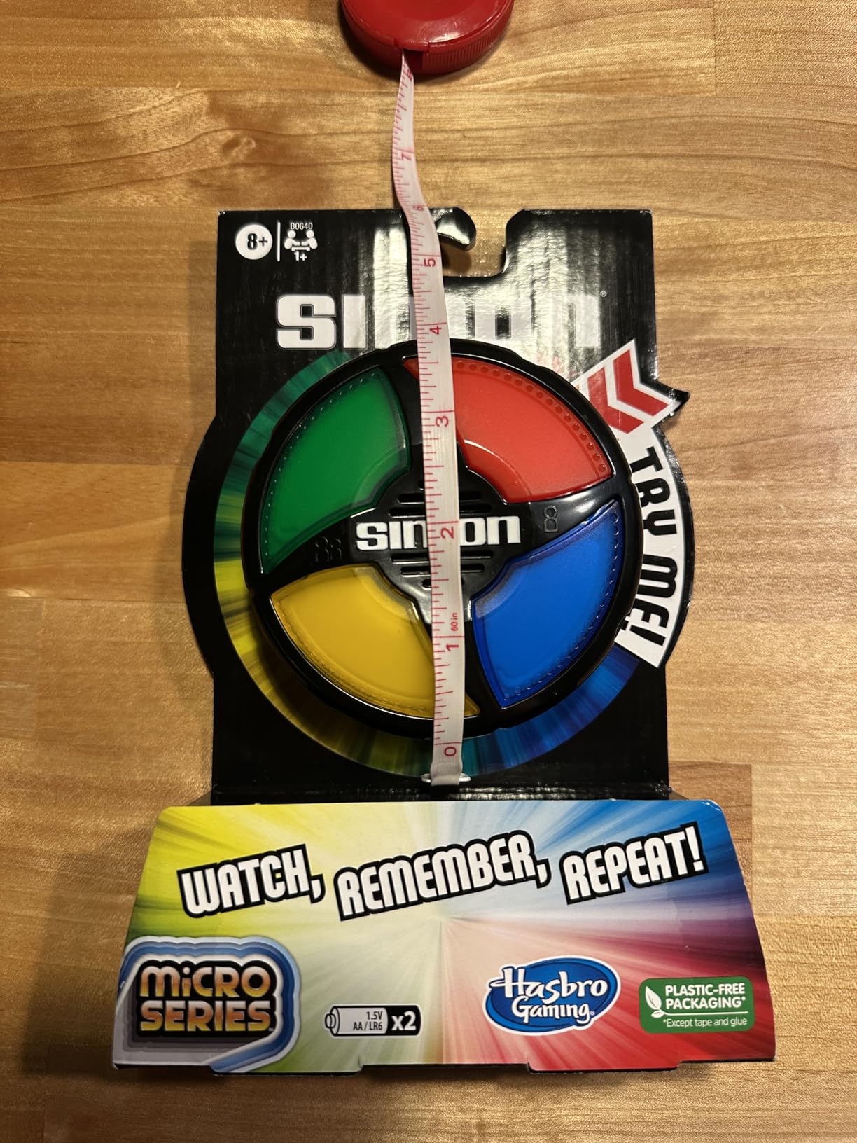 Hasbro Gaming Simon Micro Series Electronic Game for 1 or More Players, Classic Simon Gameplay in a Compact Size, Fun Party Game for Kids Ages 8+ - Customer Photo 1