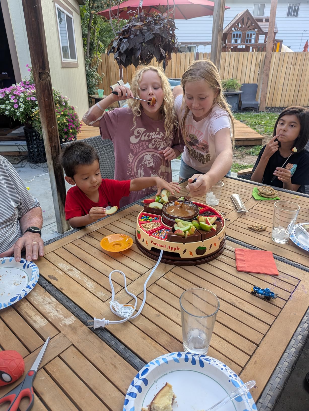 Nostalgia Tabletop Indoor Electric S'mores Maker - Smores Kit With Marshmallow Roasting Sticks and 4 Trays for Graham Crackers, Chocolate, and Marshmallows - Movie Night Supplies - Brown - Customer Photo 1