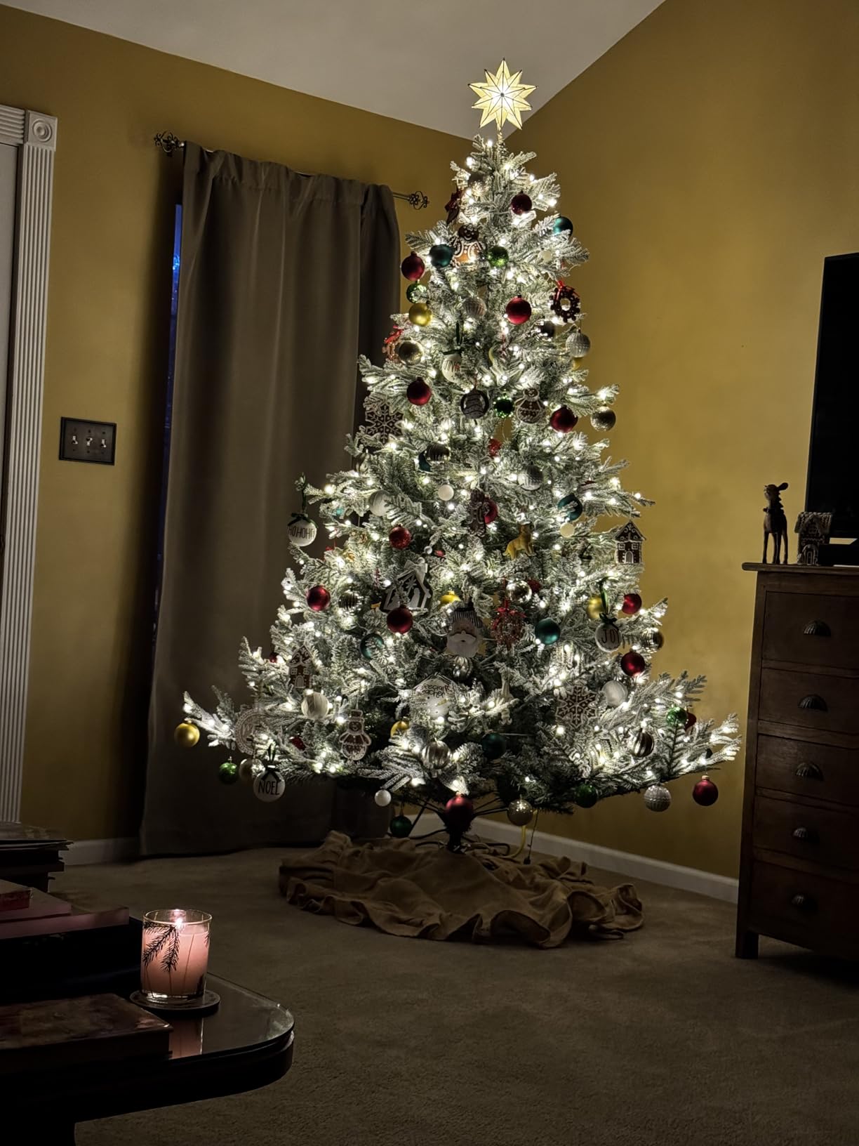 Thymes Frasier Fir Pine Needle Candle – Holiday Candles for Home Scented with Notes of Crisp Siberian Fir, Cedarwood & Sandalwood – Christmas Decor – Christmas Gifts for Women & Men (6.5 oz) - Customer Photo 2