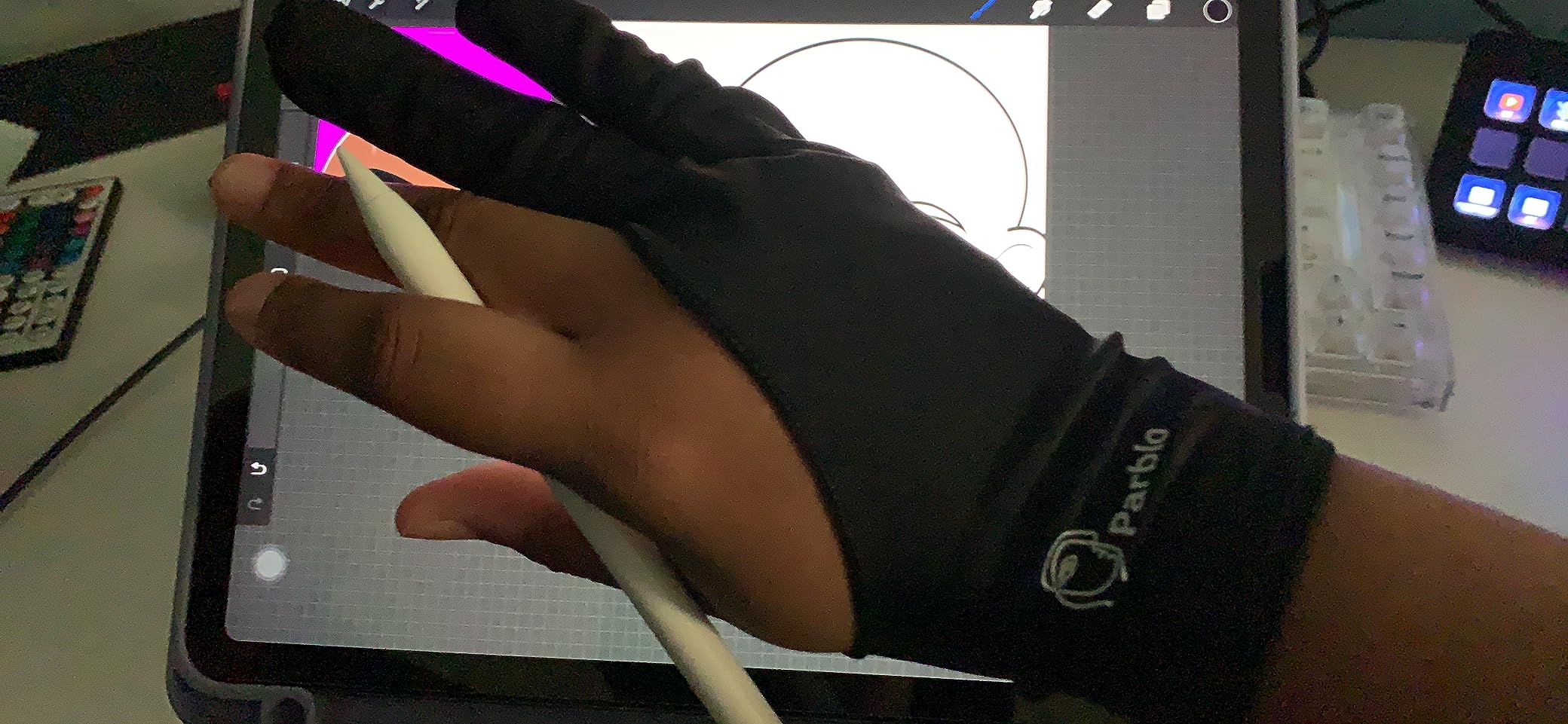 Parblo PR01 Artist Drawing Glove for Drawing Tablet,Fit for Both Right and Left Hand Customer Review Parblo PR01 Artist Drawing Glove for Drawing Tablet,Fit for Both Right and Left Hand - Customer Photo 1