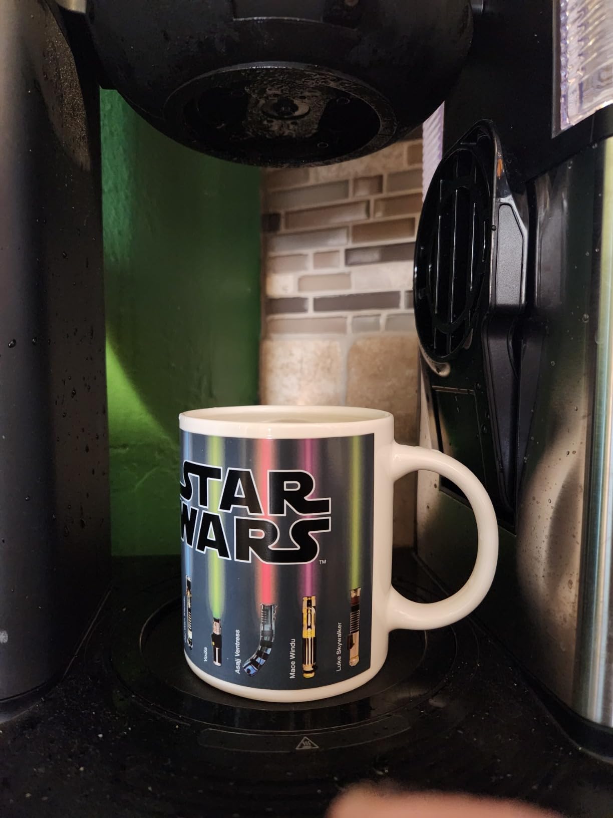 Benair USA Star Wars Mug, Lightsabers Appear With Heat (12 oz) - Fragile - Customer Photo 2