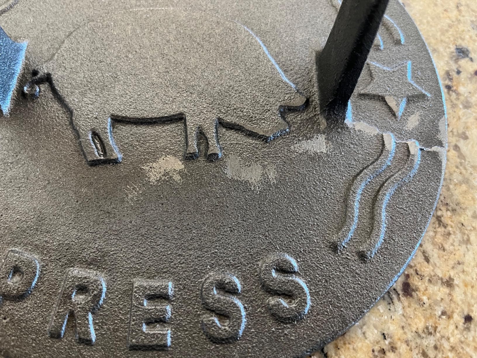 Heavy-Duty Cast Iron Burger Press 8.5 Inch Round Burger Smasher, Grill Press for Cooking Burgers, Bacon, Sandwiches, Steak, Ground Beef, Meats, Sausages, and So On - Customer Photo 4