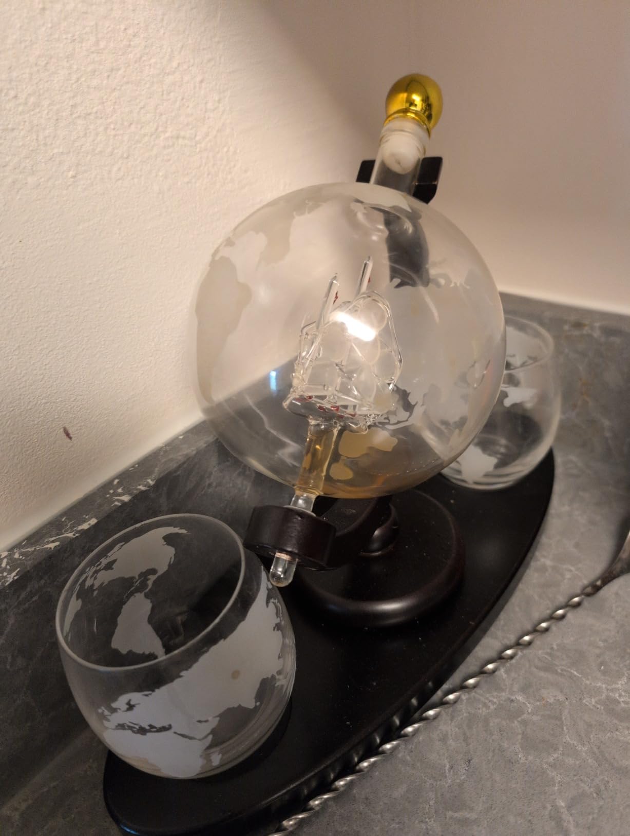 Godinger Whiskey Decanter Globe Set with 4 Etched Glasses for Liquor, Scotch, Bourbon, Vodka, Gifts for Men - 850ml Clear Customer Review Godinger Whiskey Decanter Globe Set with 4 Etched Glasses for Liquor, Scotch, Bourbon, Vodka, Gifts for Men - 850ml Clear - Customer Photo 2