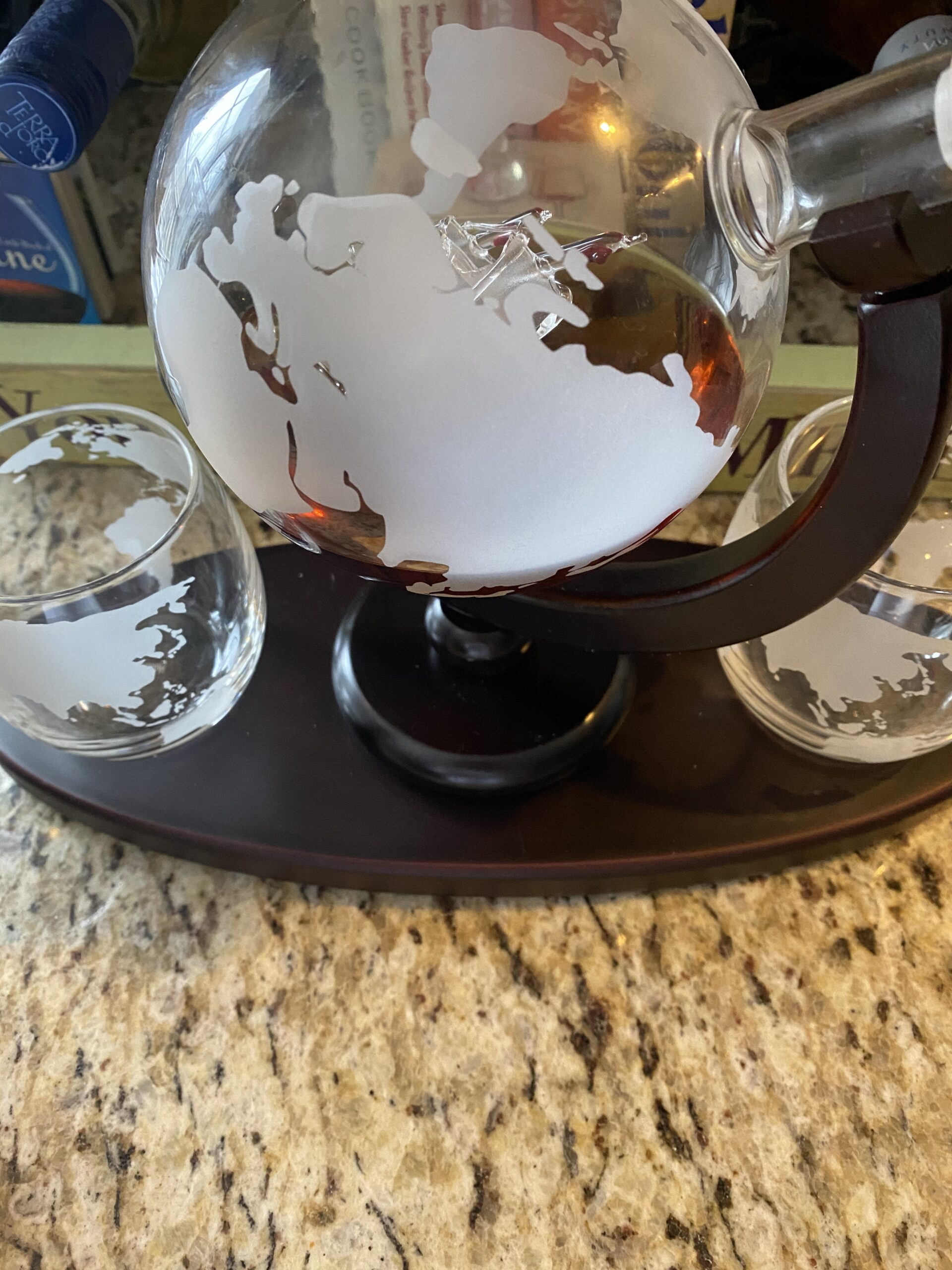 Godinger Whiskey Decanter Globe Set with 4 Etched Glasses for Liquor, Scotch, Bourbon, Vodka, Gifts for Men - 850ml Clear Customer Review Godinger Whiskey Decanter Globe Set with 4 Etched Glasses for Liquor, Scotch, Bourbon, Vodka, Gifts for Men - 850ml Clear - Customer Photo 3