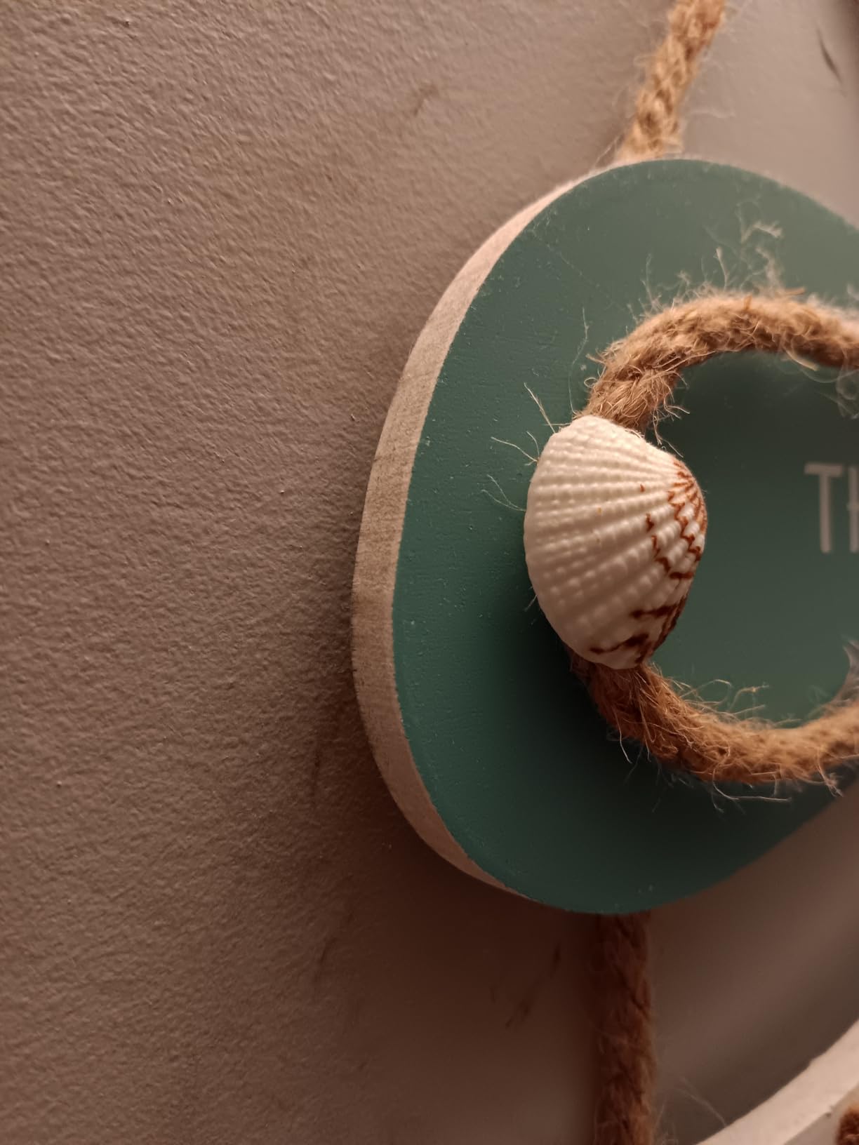 Juvale Wooden Flip Flop Beach Decor Sign - 8.7 x 20.9 in, Blue/White/Beige Coastal Wood - Nautical Decor with Seashells & Rope Hanger - Indoor/Outdoor Wall Accent for Bathroom, Bedroom & Living Room Customer Review Juvale Wooden Flip Flop Beach Decor Sign - 8.7 x 20.9 in, Blue/White/Beige Coastal Wood - Nautical Decor with Seashells & Rope Hanger - Indoor/Outdoor Wall Accent for Bathroom, Bedroom & Living Room - Customer Photo 2