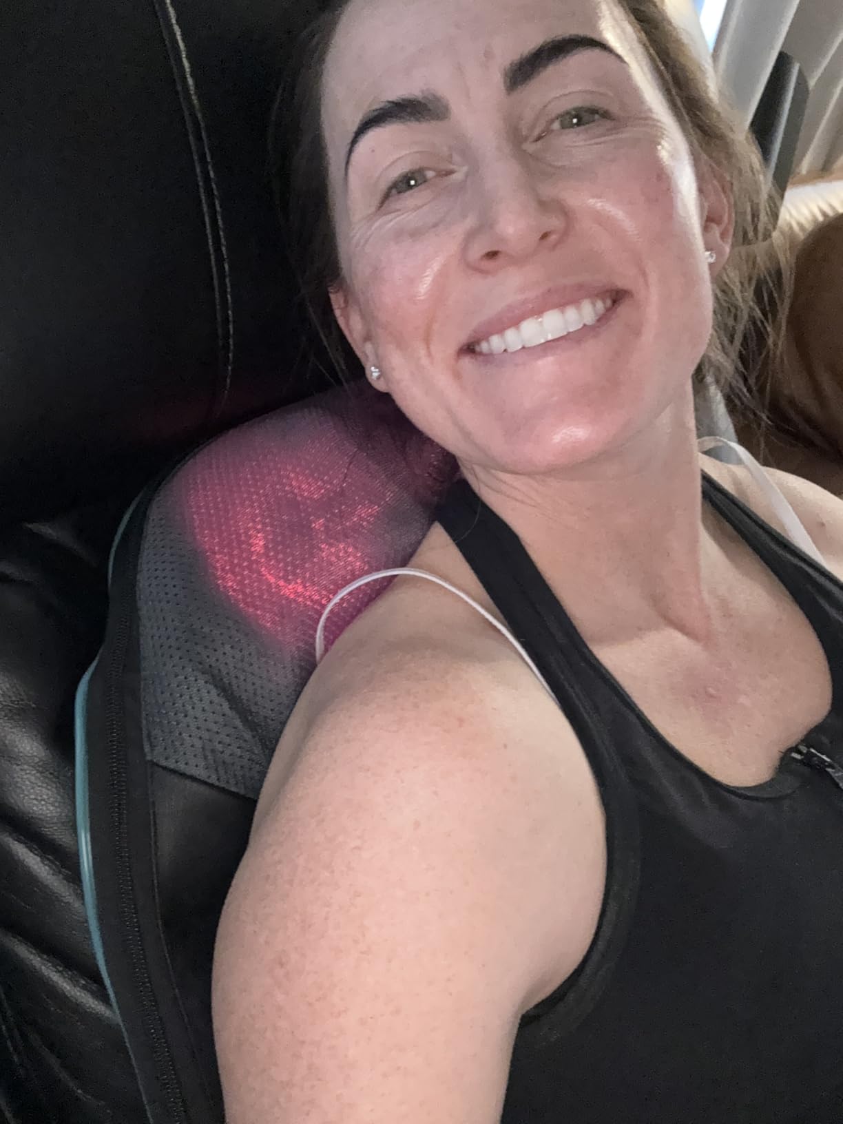 Mo Cuishle Shiatsu Back Shoulder and Neck Massager with Heat, Electric Deep Tissue 4D Kneading Massage, Best Gifts for Women Men Mom Dad, Fathers Day, Mothers Day, Christmas Gifts - Customer Photo 4