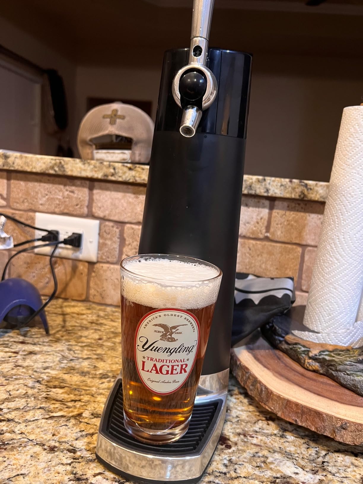 FIZZICS - DraftPour Beer Dispenser - Converts Any Can or Bottle Into a Nitro-Style Draft, Gift for Men and Beer Enthusiast, Beer Tap Draft Machine - Carbon - Customer Photo 1