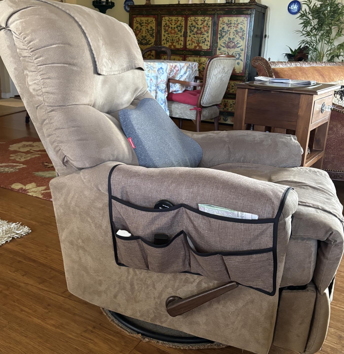 Joywell Armchair Caddy for Couch Remote Control Holder Recliner Armrest Organizer Non Slip Sofa Arm Chair Caddie with 6 Pocket Storage for Magazine, Tablet, Phone, iPad, Chocolate Customer Review Joywell Armchair Caddy for Couch Remote Control Holder Recliner Armrest Organizer Non Slip Sofa Arm Chair Caddie with 6 Pocket Storage for Magazine, Tablet, Phone, iPad, Chocolate - Customer Photo 2