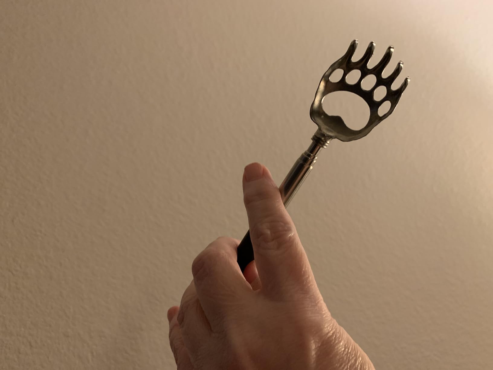 Back Scratcher, Fathers Day Dad Gifts for Dad/Husband/Grandpa, Christmas Stocking Stuffers for Men/Women/Adults, Bear Claw Back Scratcher Portable Extendable, Novelty Idea Funny Men Small Gifts - Customer Photo 1