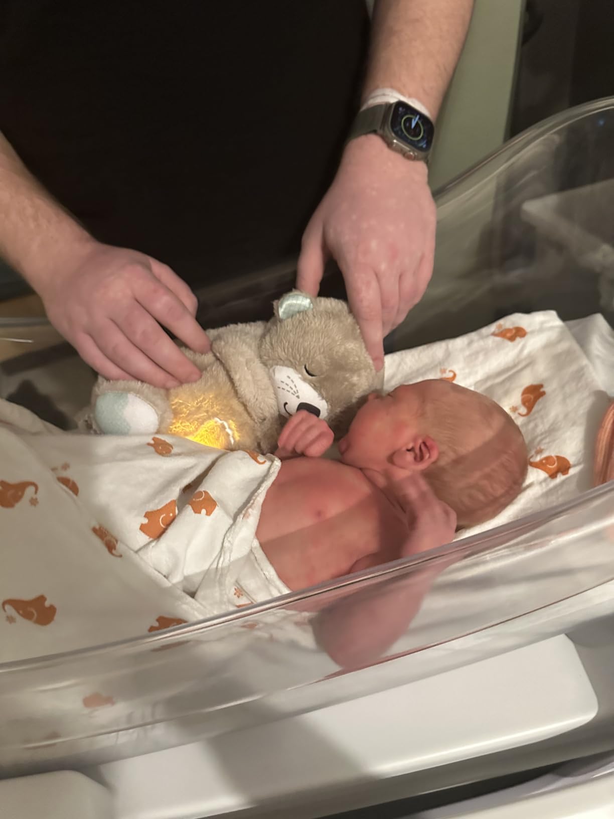 Fisher-Price Baby Toy Soothe 'n Snuggle Otter Portable Plush Sound Machine with Music Lights & Breathing Motion for Newborns 0+ Months - Customer Photo 1