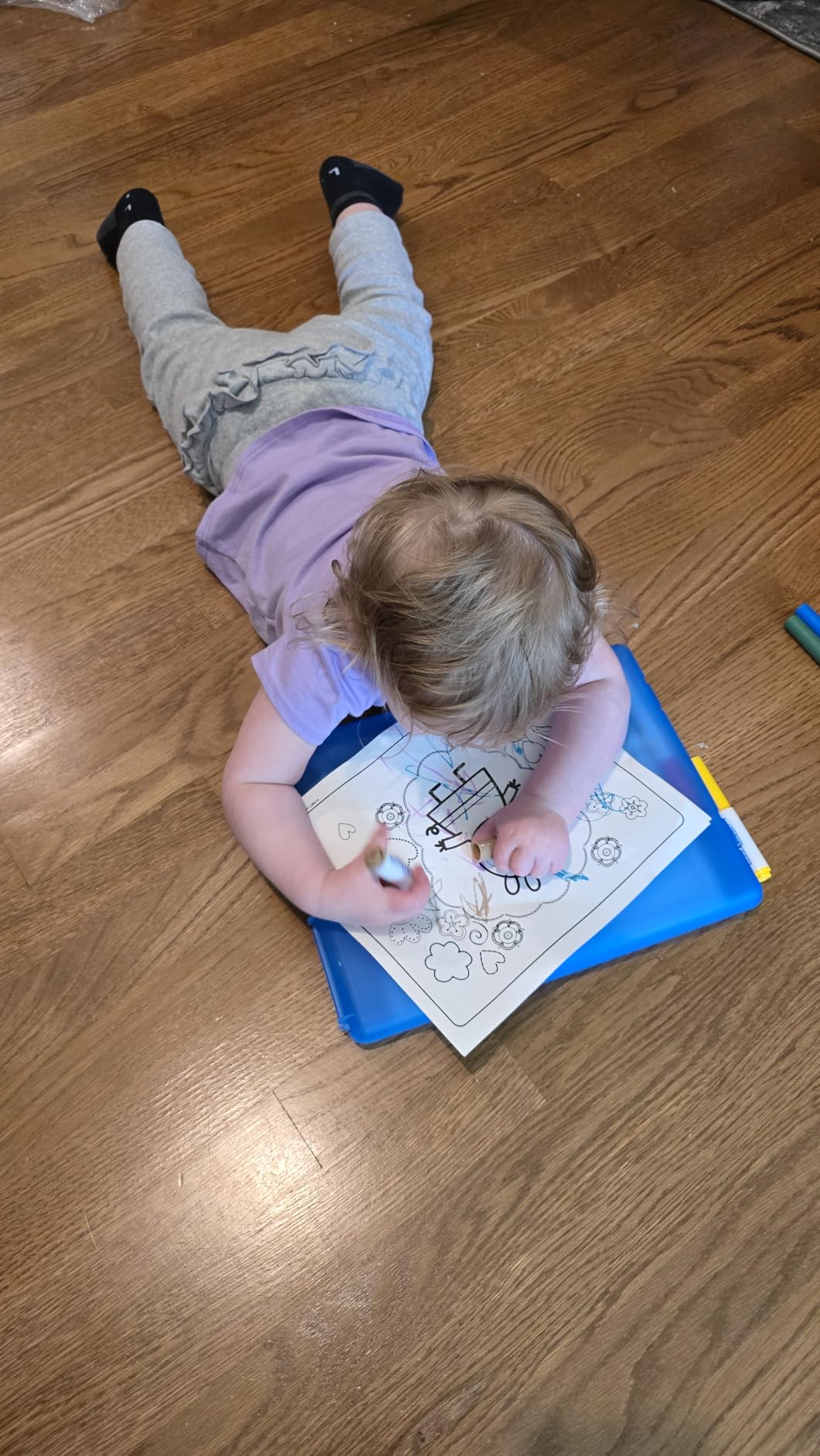 Crayola Frozen Color Wonder Coloring Set, 18 Mess Free Coloring Pages for Toddlers, Toys for Kids, Toddler Gifts Customer Review Crayola Frozen Color Wonder Coloring Set, 18 Mess Free Coloring Pages for Toddlers, Toys for Kids, Toddler Gifts - Customer Photo 1