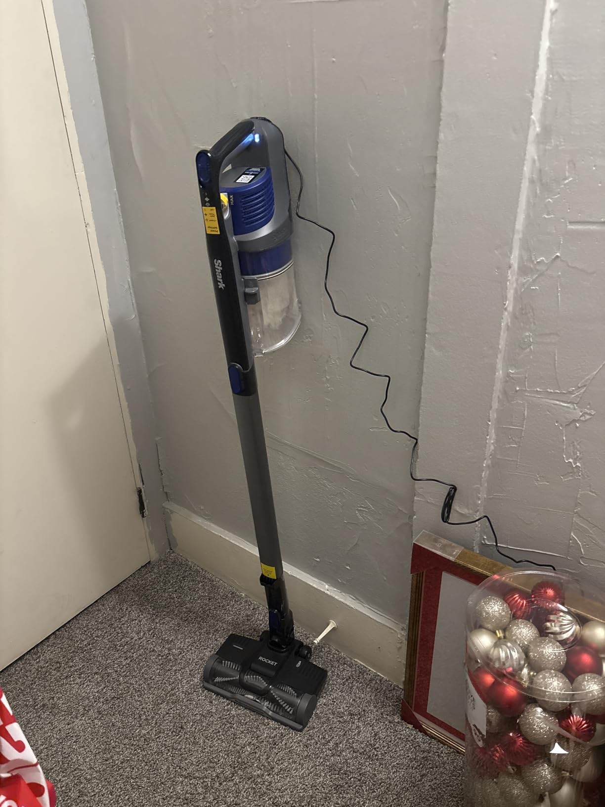 Shark | Pet Cordless Vacuum Cleaner | LED Headlights | Removable Handheld Vacuum for Pet Hair | Crevice Tool & Pet Multi-Tool Included | 40min Runtime | For Carpet & Hard Floors | Grey | IX141 - Customer Photo 5