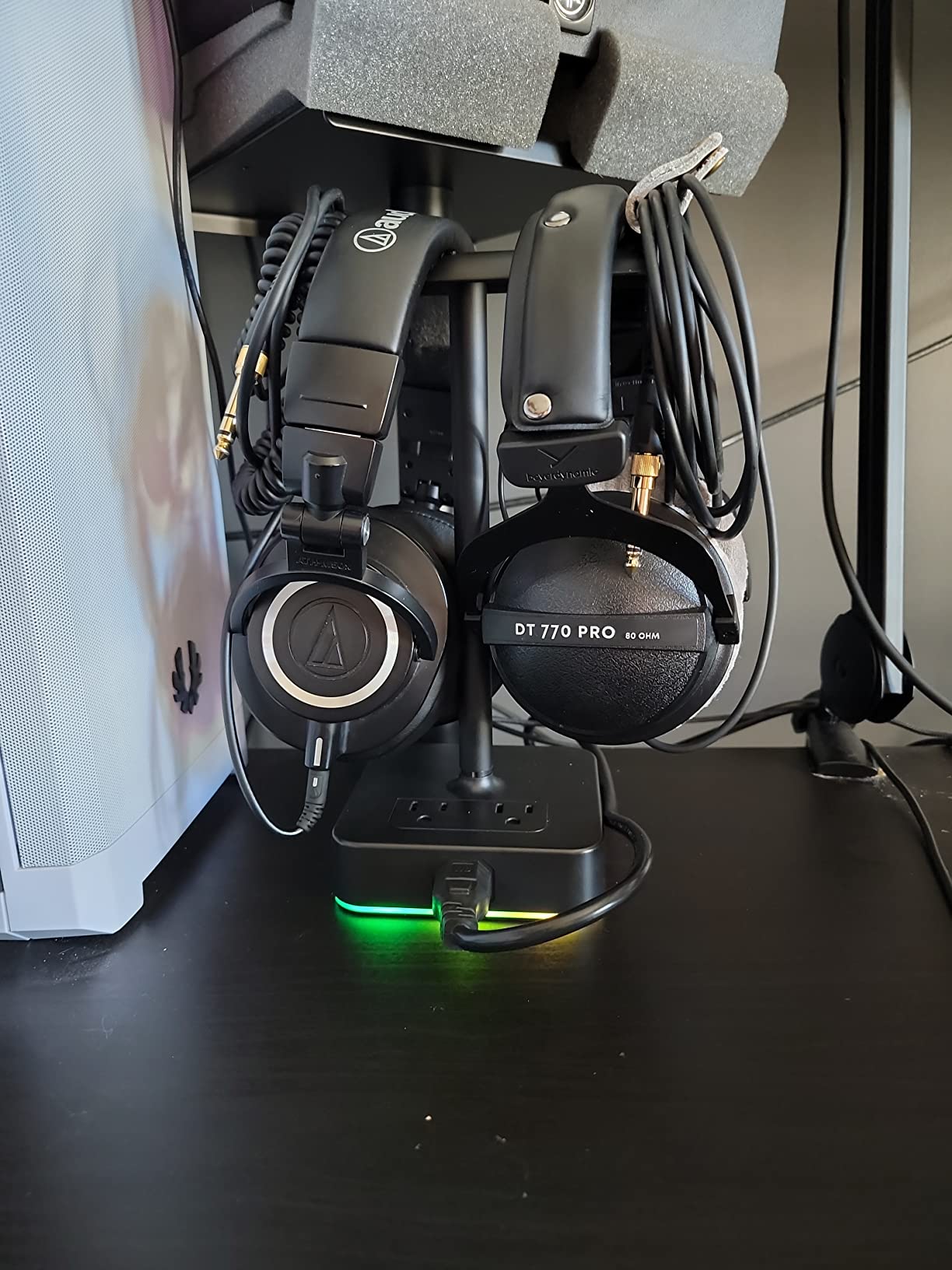 KAFRI RGB Headphone Stand with USB A&C Charger Desk Gaming Headset Holder Hanger Rack Customer Review KAFRI RGB Headphone Stand with USB A&C Charger Desk Gaming Headset Holder Hanger Rack - Customer Photo 1
