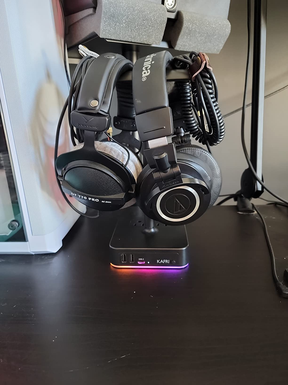 KAFRI RGB Headphone Stand with USB A&C Charger Desk Gaming Headset Holder Hanger Rack Customer Review KAFRI RGB Headphone Stand with USB A&C Charger Desk Gaming Headset Holder Hanger Rack - Customer Photo 2