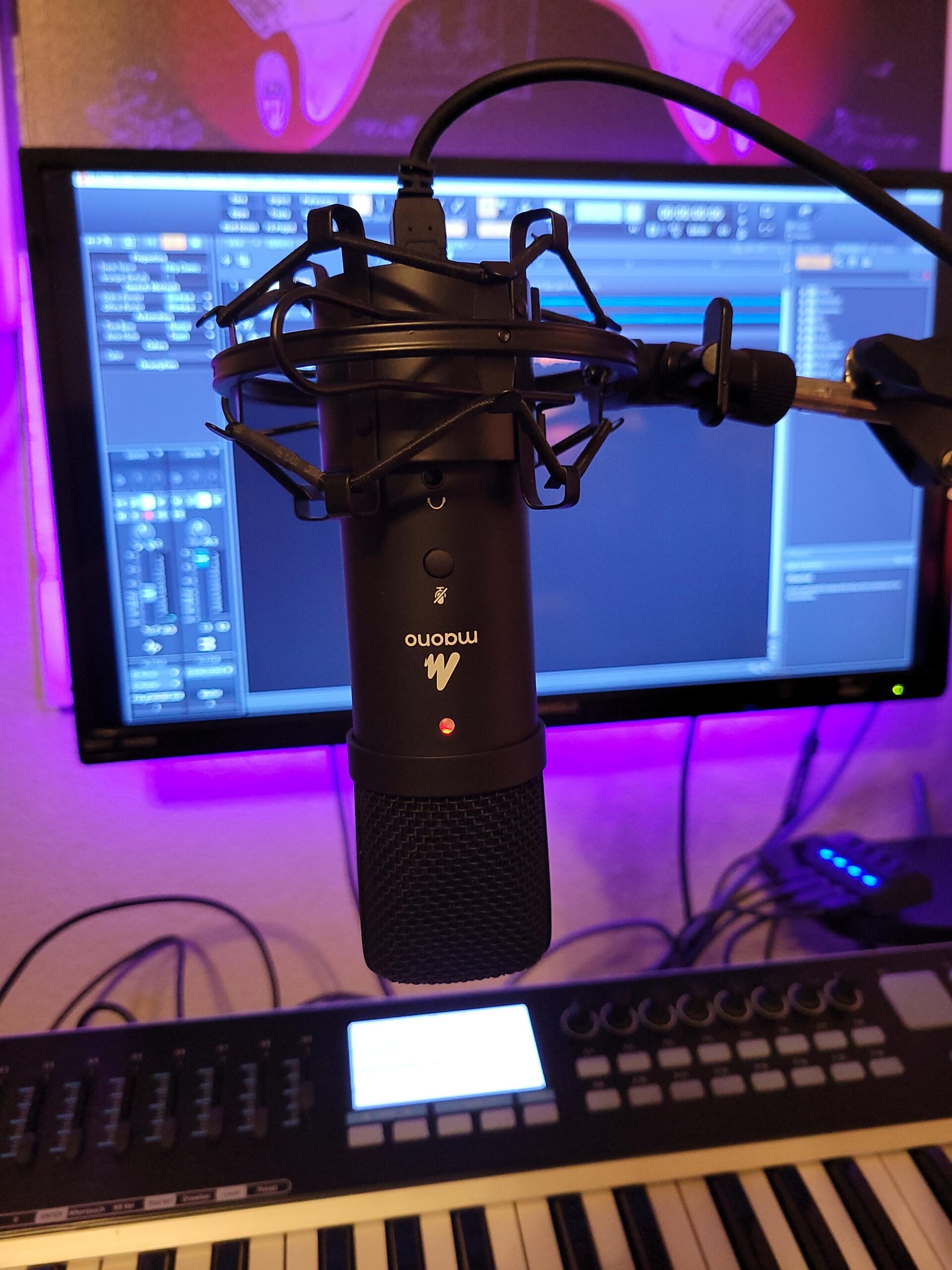 MAONO Microphone with Studio Headphone Set 192kHz/24bit Vocal Condenser Cardioid Podcast Mic Compatible with Mac and Windows, YouTube, Gaming, Live Streaming, Voice-Over (AU-A04H) - Customer Photo 2