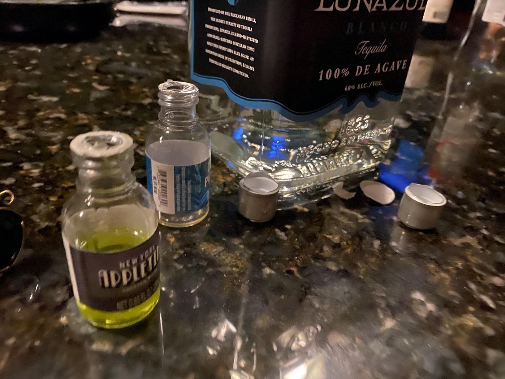 Thoughtfully Cocktails, Mix and Match Mini Sampler Cocktail Mixer Set, Vegan and Vegetarian, Tropical and Classic, Set of 20 (Contains NO Alcohol) Customer Review Thoughtfully Cocktails, Mix and Match Mini Sampler Cocktail Mixer Set, Vegan and Vegetarian, Tropical and Classic, Set of 20 (Contains NO Alcohol) - Customer Photo 1