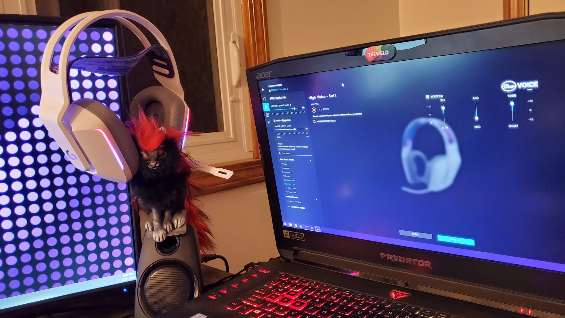 Logitech G733 Lightspeed Wireless Gaming Headset, Suspension Headband, Lightsync RGB, Blue VO!CE Mic, PRO-G Audio – Black, Gaming Headset Wireless, PC, PS5, PS4, Switch Compatible - Customer Photo 2