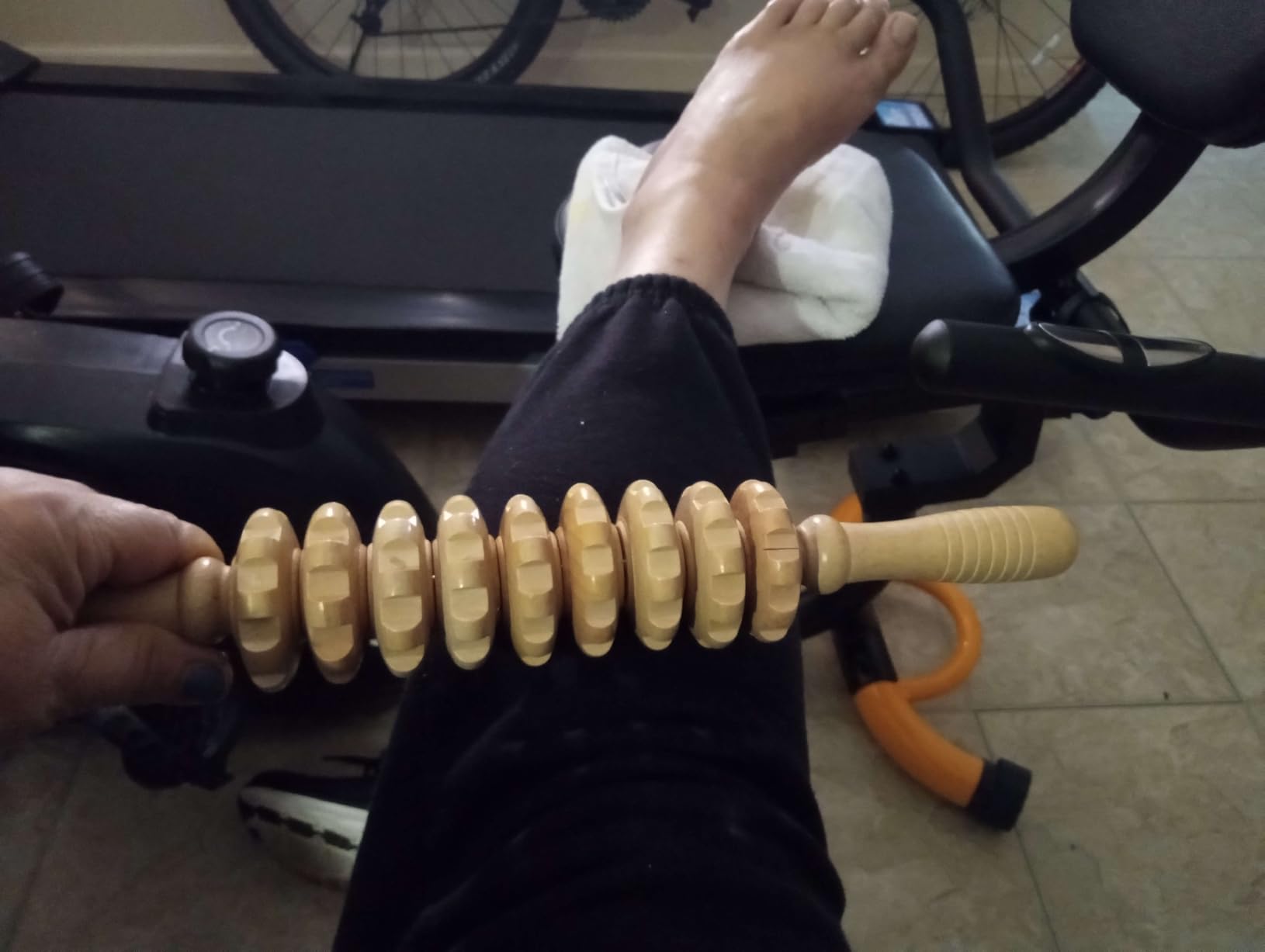 Massage Roller Stick for Athletes, Help Reducing Soreness Cramping Tightness Leg Arms Back Calves Muscle Massager, Purple Black- 18 inch Customer Review Massage Roller Stick for Athletes, Help Reducing Soreness Cramping Tightness Leg Arms Back Calves Muscle Massager, Purple Black- 18 inch - Customer Photo 2