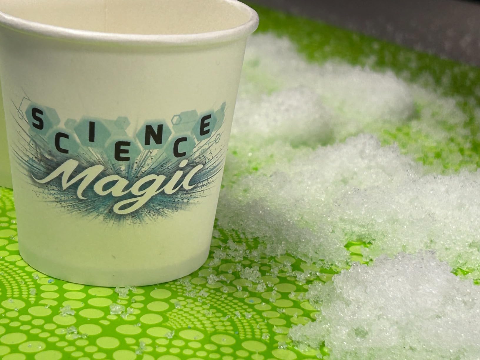 National Geographic Magic Chemistry Set – Science Kit for Kids with 10 Amazing Magic Tricks, STEM Projects and Science Experiments, Science Toys, Great Gift for Boys and Girls 8-12 - Customer Photo 2