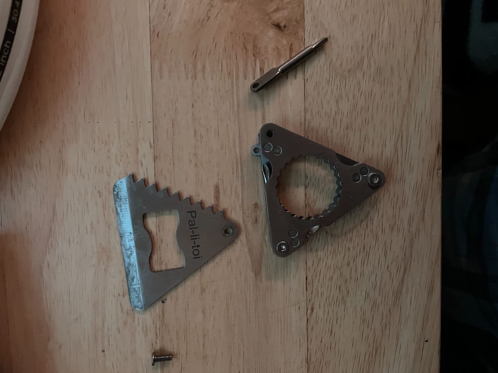 | Ultimate SURF Gift | Keychain - Multi Tool | Fin Key | Wax Comb | Wax Scraper | Bottle Opener | Screwdrivers| + 6 FCS GRUB Screwss - Customer Photo 1