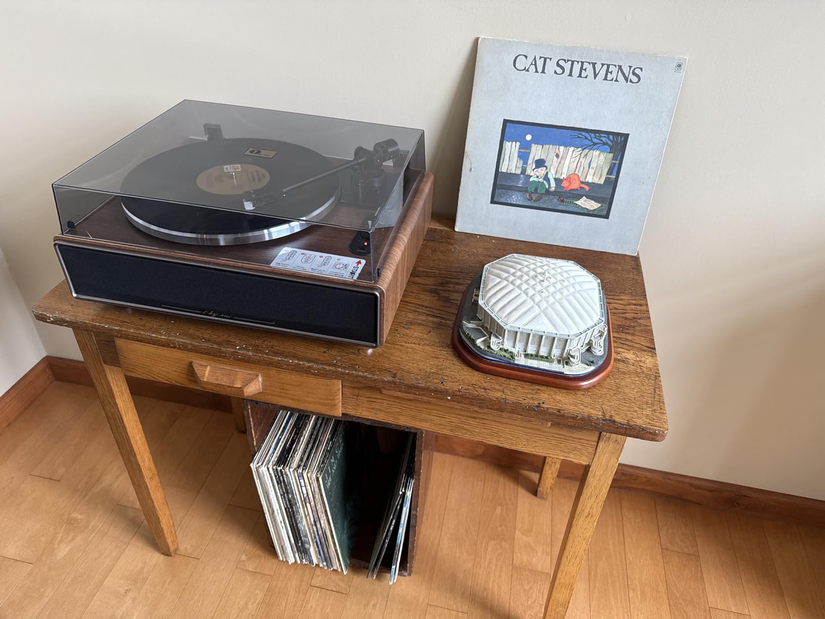 1 by ONE High Fidelity Belt Drive Turntable with Built-in Speakers, Vinyl Record Player with Magnetic Cartridge, Bluetooth Playback and Aux-in Functionality, Auto Off - Customer Photo 1