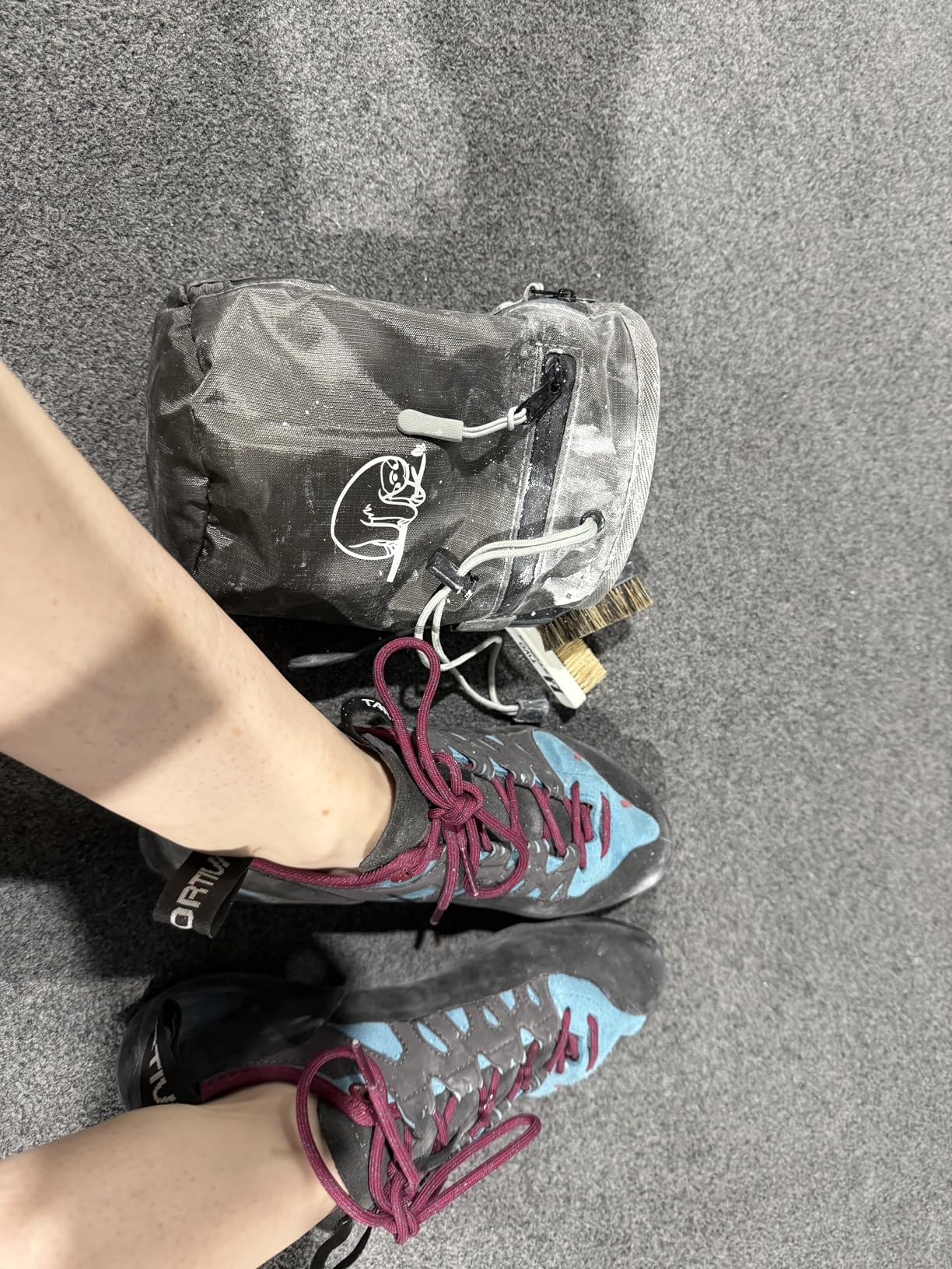 Chalk Bag for Rock Climbing, Climbing Chalk Bag for Bouldering with 2 Large Zipper Storage Pockets, Premium Gym Chalk Bag for Weightlifting, Great Gift and Rock Climbing Gear - Customer Photo 1