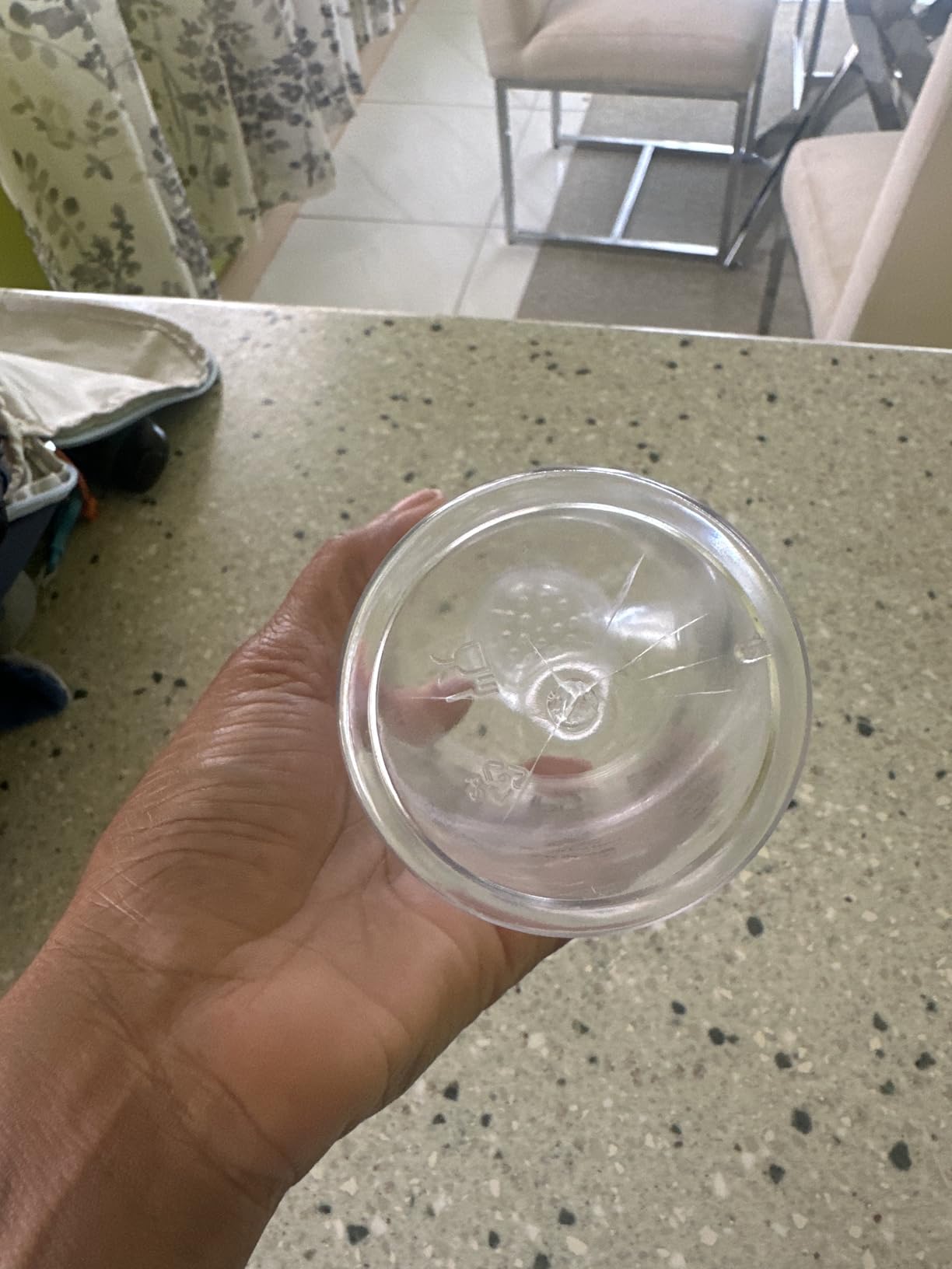 True Glass Cocktail Shaker with 7 Classic Recipes and Measurements for Cold Brew Cocktails, Home Bar Accessories, Bar Tools, Bartender Gifts, Hosting Essentials, 13.5 oz, Set of 1, Clear Customer Review True Glass Cocktail Shaker with 7 Classic Recipes and Measurements for Cold Brew Cocktails, Home Bar Accessories, Bar Tools, Bartender Gifts, Hosting Essentials, 13.5 oz, Set of 1, Clear - Customer Photo 1