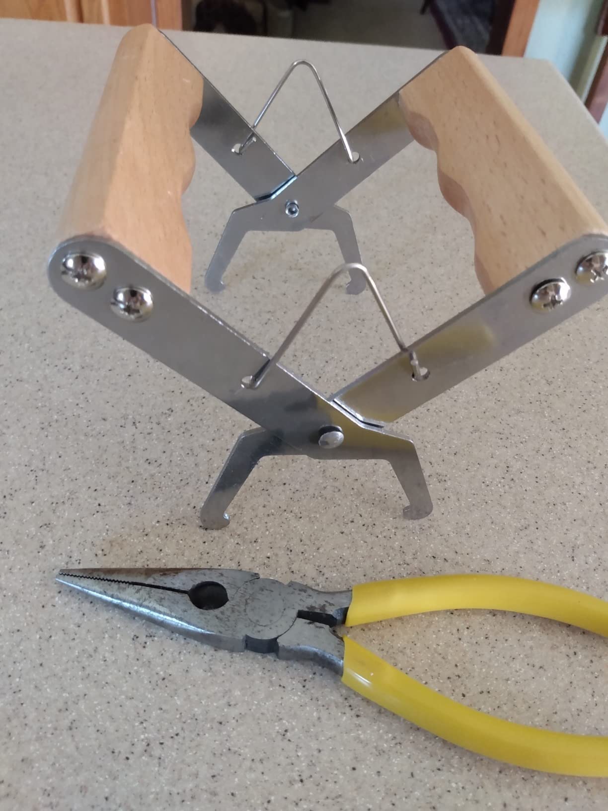 POLLIBEE 22 Pcs Beekeeping Tools, Bee Hives Starter Kit Beekeeping Supplies, Equipment with Bee Smoker for Beekeeping, Necessary Bee Hive Tools for Beginners and Beekeepers - Customer Photo 1