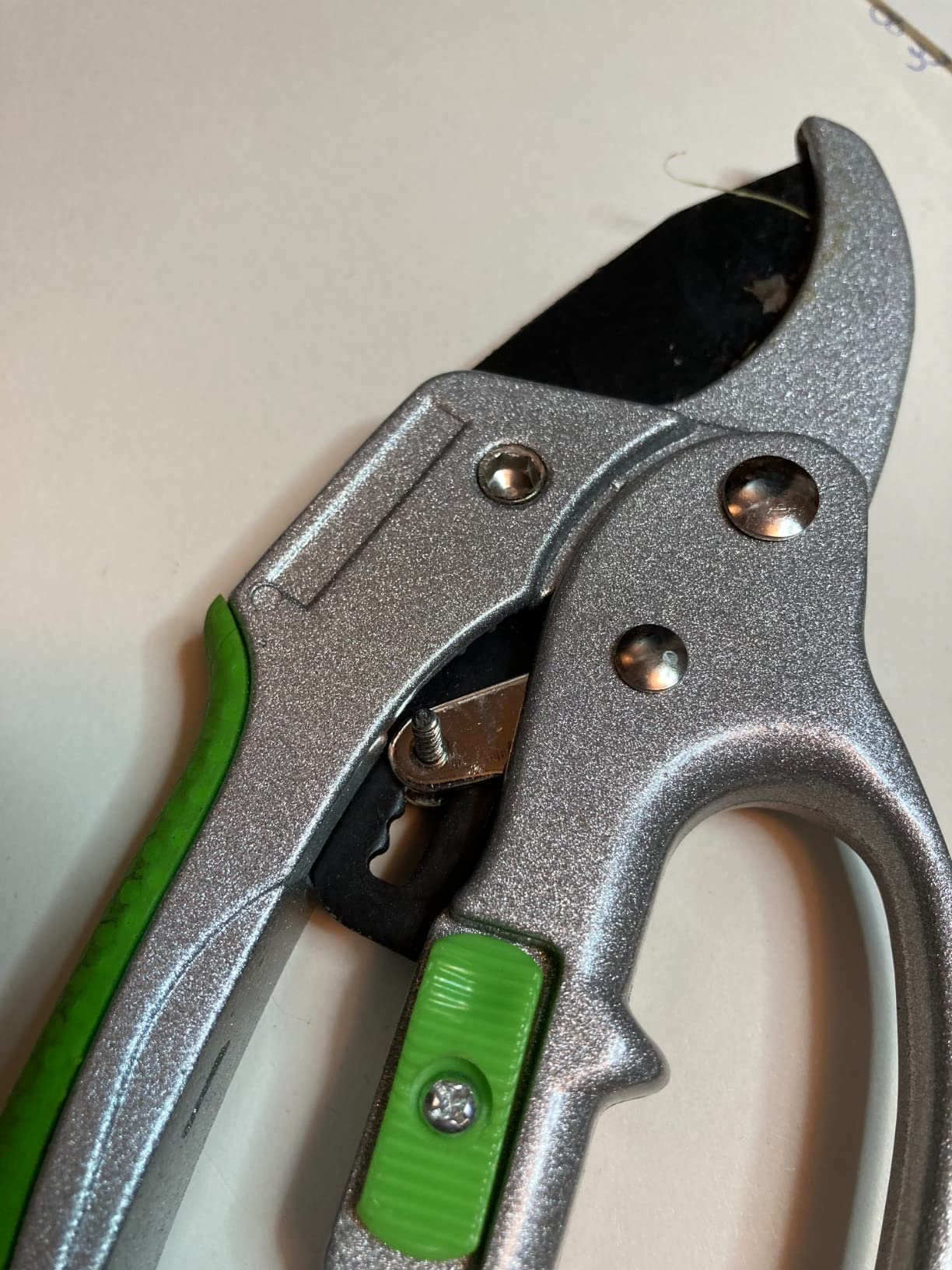 GARDEN GURU Professional Ratchet Pruning Shears Clippers – 4X Cutting Power – Makes Tough Cuts Easy - Great for Seniors - Customer Photo 4