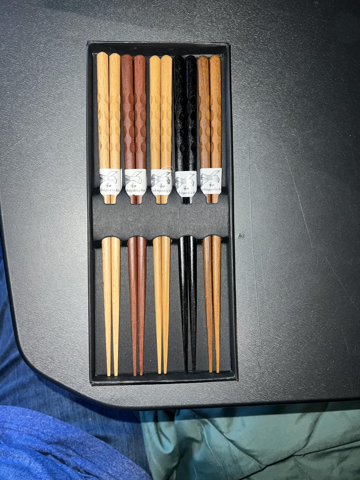 GLAMFIELDS Reusable Chopsticks Japanese Natural Wooden 5 Pairs Classic Style Lightweight Hand-Carved Safe Chop Sticks 8.8 Inch/22.5cm Gift Set - Customer Photo 2