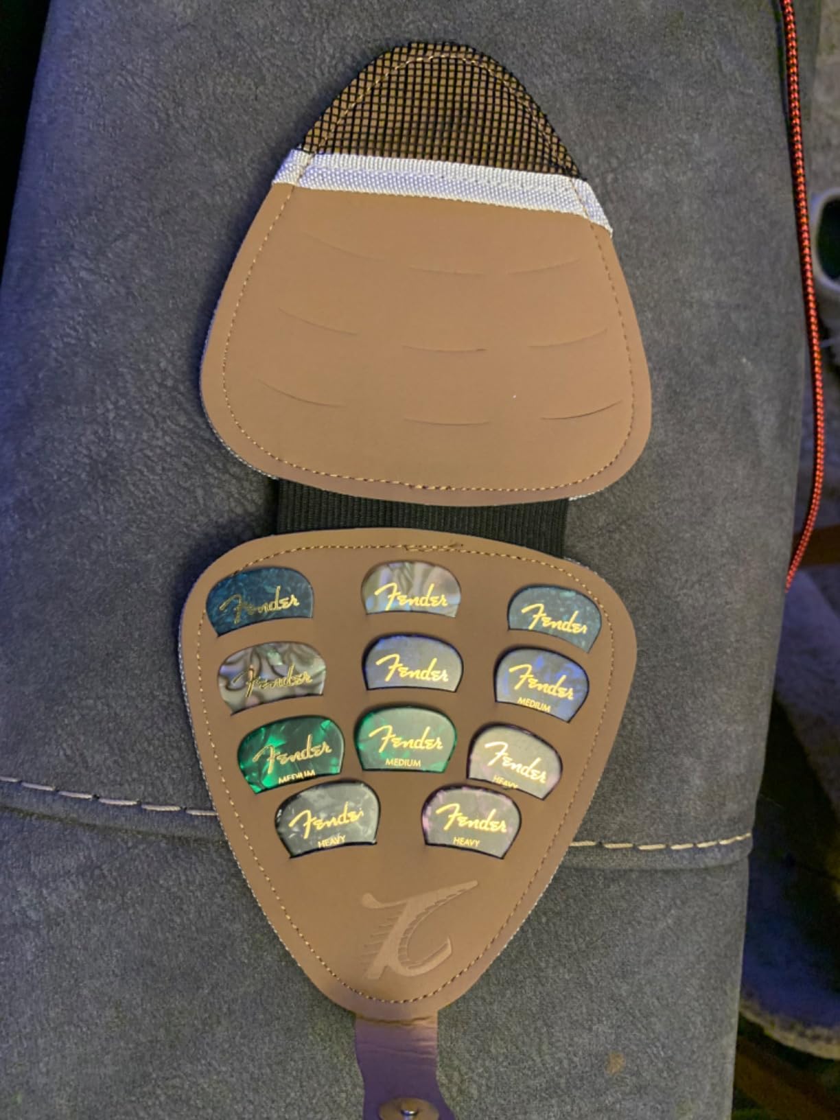 XTON Guitar Picks Holder for Acoustic Electric Guitar, Variety Pack Picks Storage Pouch Box, PU leather Plectrums Bag with Lanyard Customer Review XTON Guitar Picks Holder for Acoustic Electric Guitar, Variety Pack Picks Storage Pouch Box, PU leather Plectrums Bag with Lanyard - Customer Photo 2