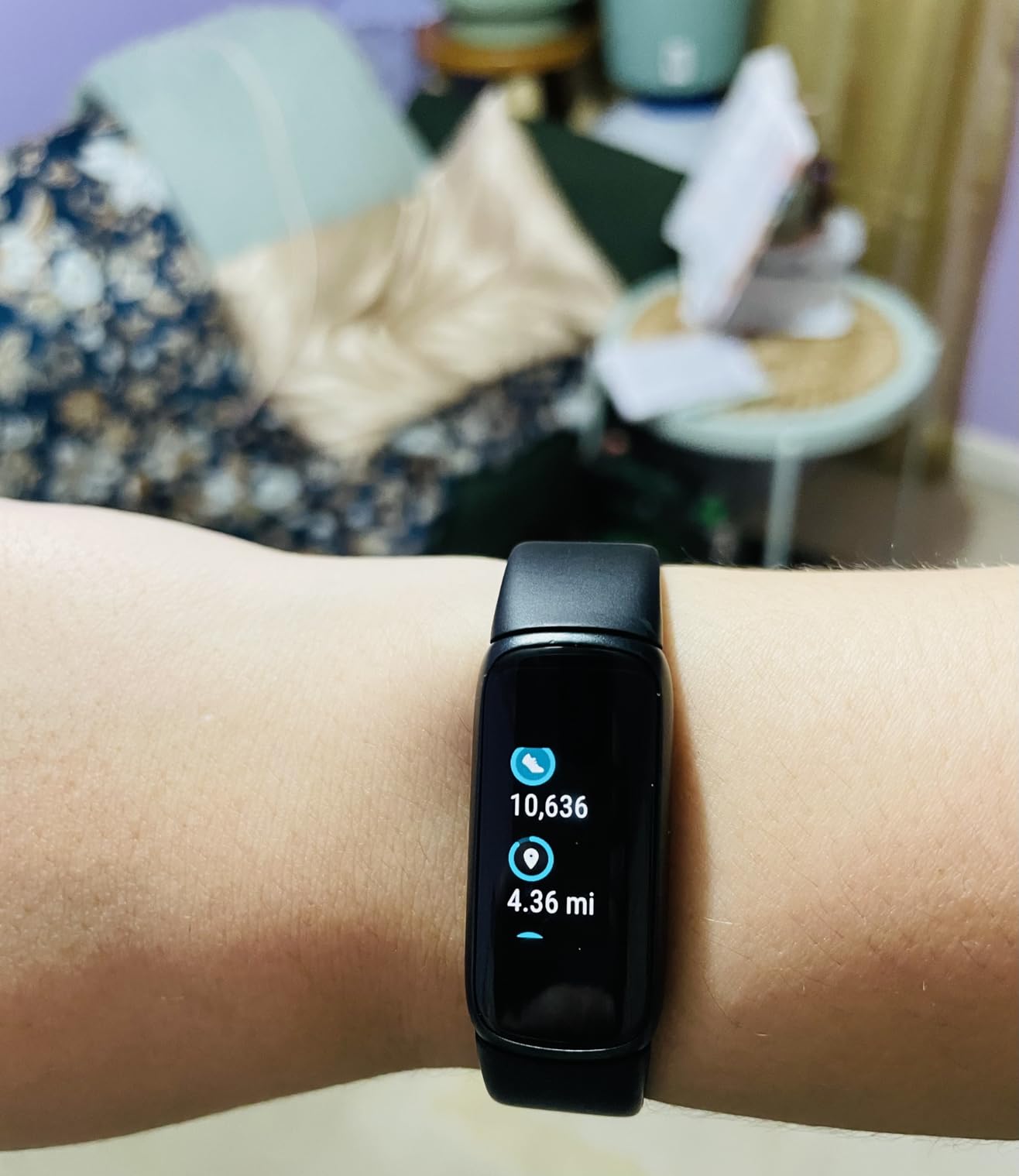 Fitbit Luxe Special Edition Fitness and Wellness Tracker, Gorjana Soft Gold Stainless Steel Parker Link Bracelet, One Size (S & L Peony Classic Bands Included) Customer Review Fitbit Luxe Special Edition Fitness and Wellness Tracker, Gorjana Soft Gold Stainless Steel Parker Link Bracelet, One Size (S & L Peony Classic Bands Included) - Customer Photo 1