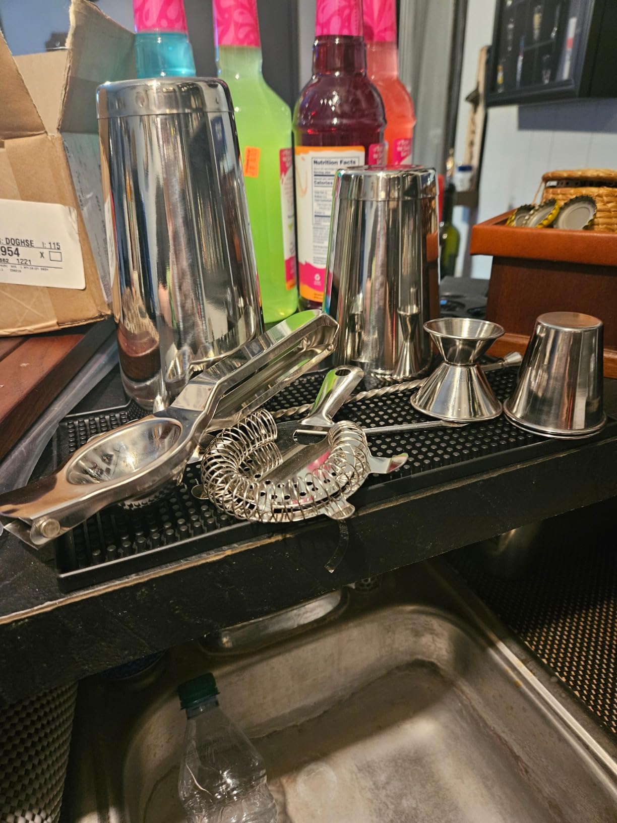 Bar Set Cocktail Shaker Set, Stainless Steel Mixology Bartender Kit, 16 Piece Cocktail Kit, Silver Cocktail Set, Bar Tools: 30oz Martini Shaker, Muddler, Bar Kit Cocktail Book, Jigger and Pourers Customer Review Bar Set Cocktail Shaker Set, Stainless Steel Mixology Bartender Kit, 16 Piece Cocktail Kit, Silver Cocktail Set, Bar Tools: 30oz Martini Shaker, Muddler, Bar Kit Cocktail Book, Jigger and Pourers - Customer Photo 2