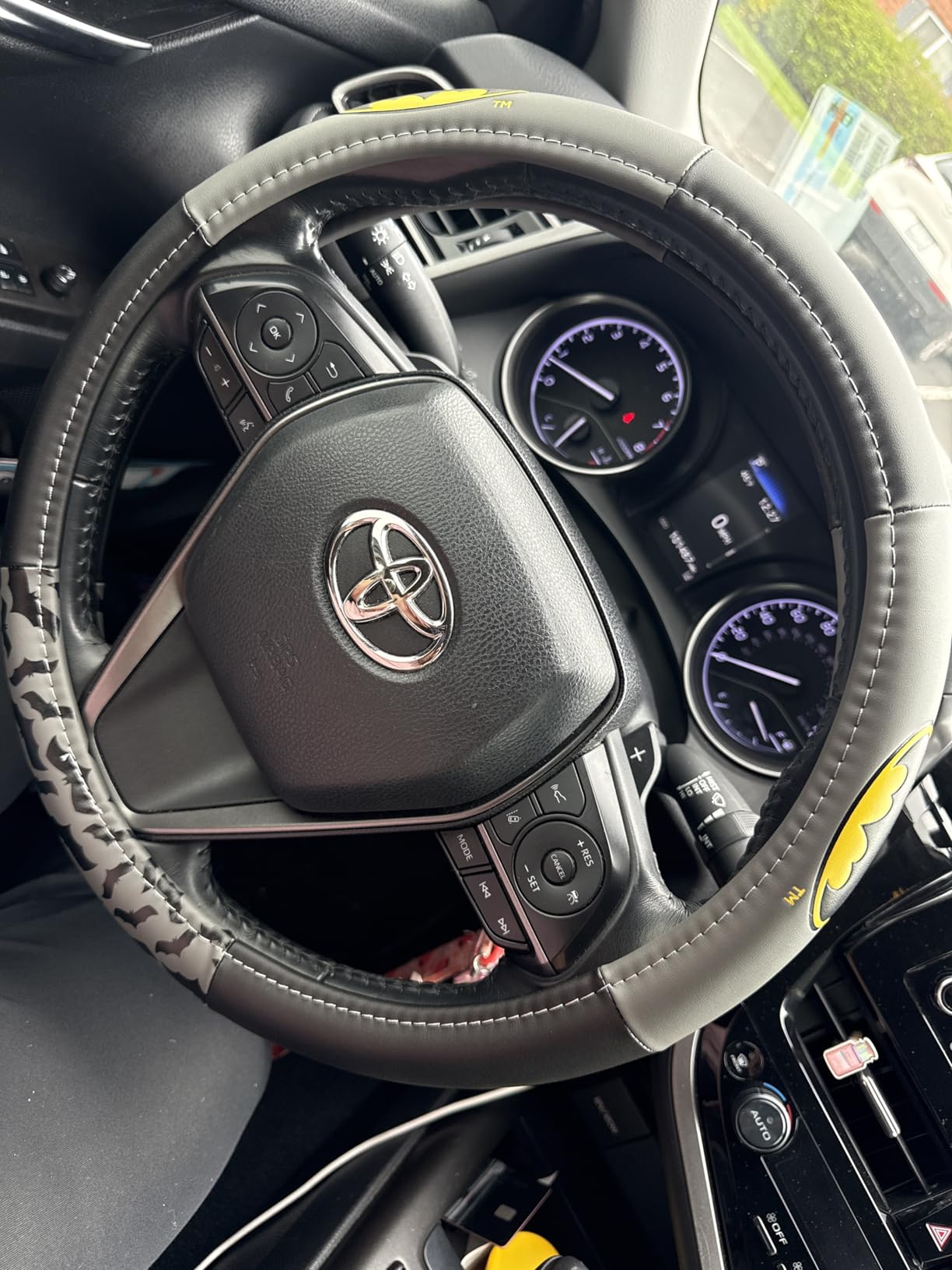 BDK Warner Bros DC Comics Batman Steering Wheel Cover - Ergonomic Grip, Universal Size 14.5-15.5 in, Protects and Insulates Your Wheel, Car Accessories for Car, Truck, Van, SUV - Customer Photo 2