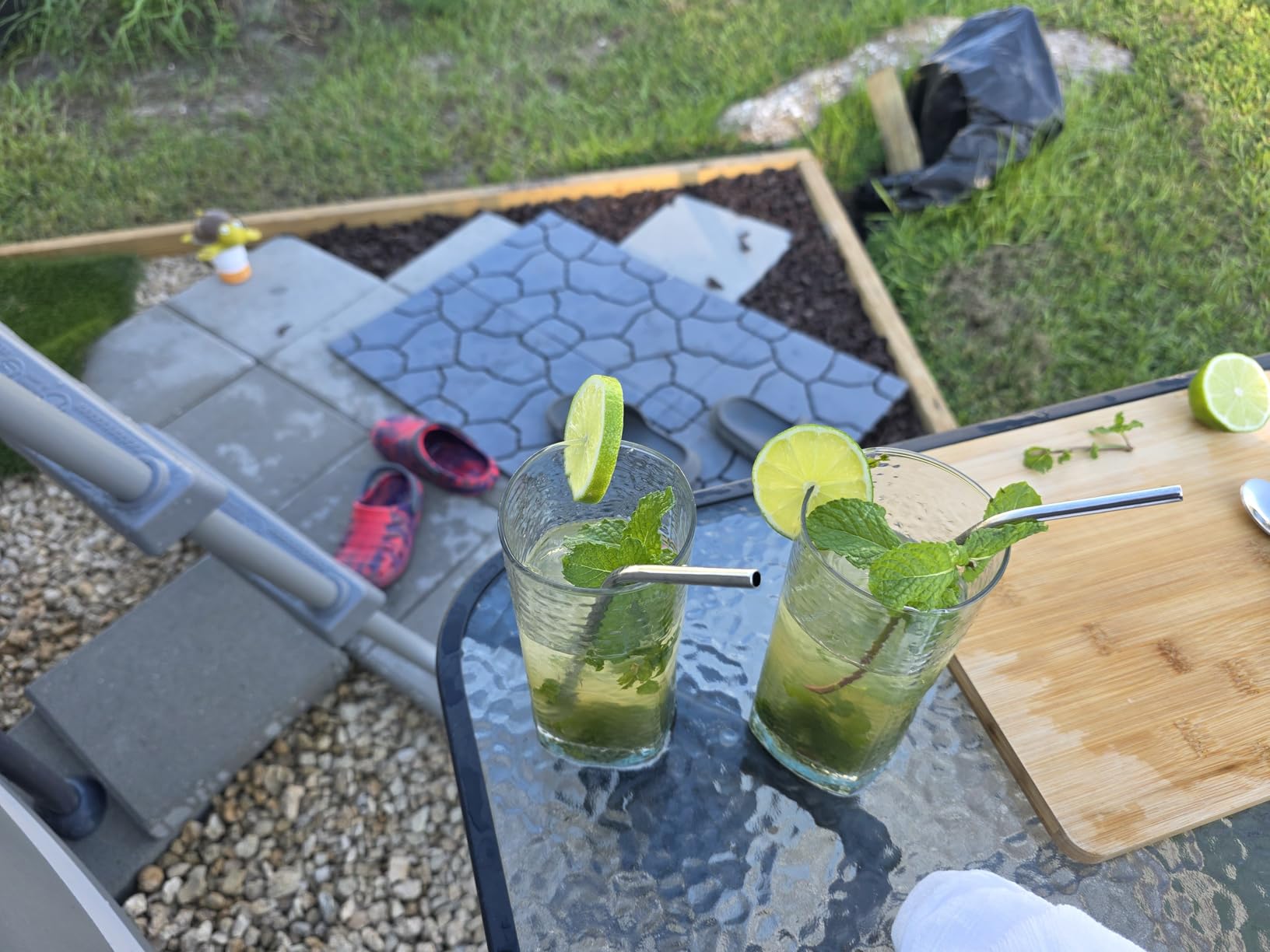 Cocktail Shaker Set, 23-Piece Stainless Steel Bartender Kit with Acrylic Stand & Cocktail Recipes Booklet, Professional Bar Tools for Drink Mixing, Home, Bar, Party (Include 4 Whiskey Stones) - Customer Photo 2