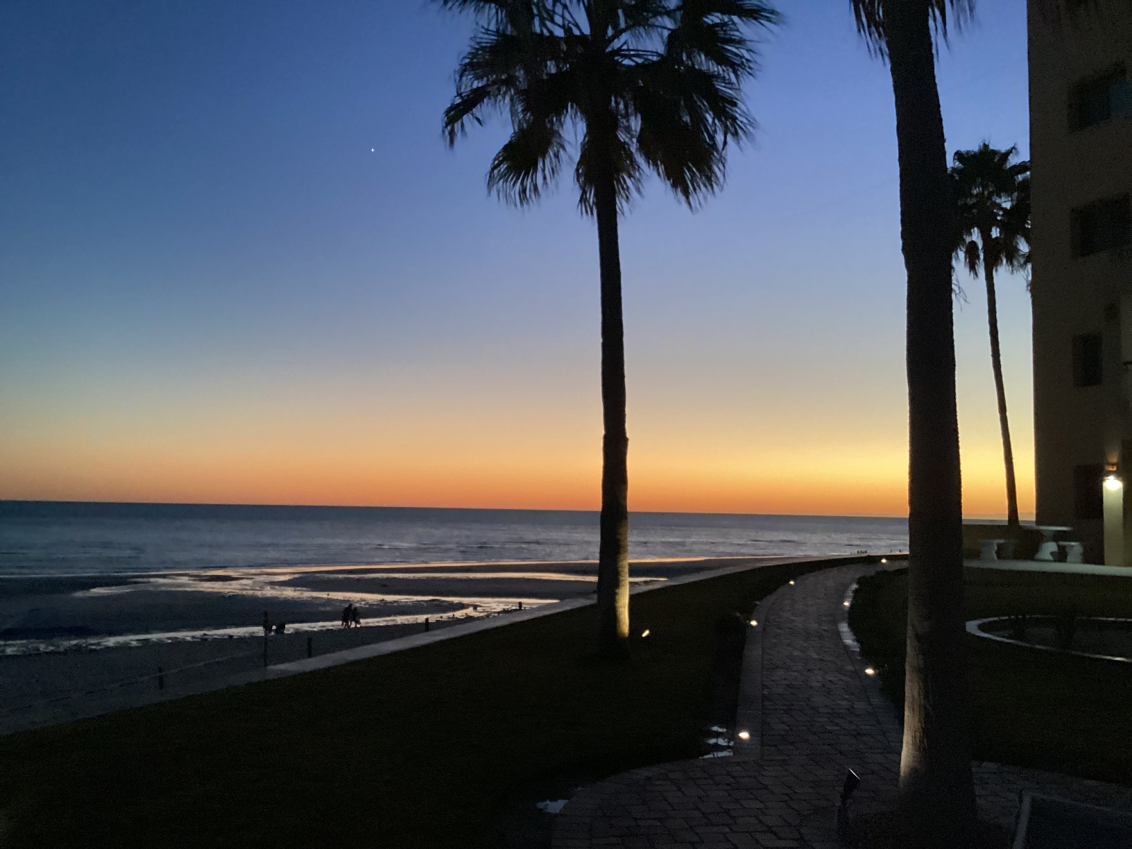 Apple iPad (9th Generation): with A13 Bionic chip, 10.2-inch Retina Display, 64GB, Wi-Fi, 12MP front/8MP Back Camera, Touch ID, All-Day Battery Life – Silver Customer Review Apple iPad (9th Generation): with A13 Bionic chip, 10.2-inch Retina Display, 64GB, Wi-Fi, 12MP front/8MP Back Camera, Touch ID, All-Day Battery Life – Silver - Customer Photo 1