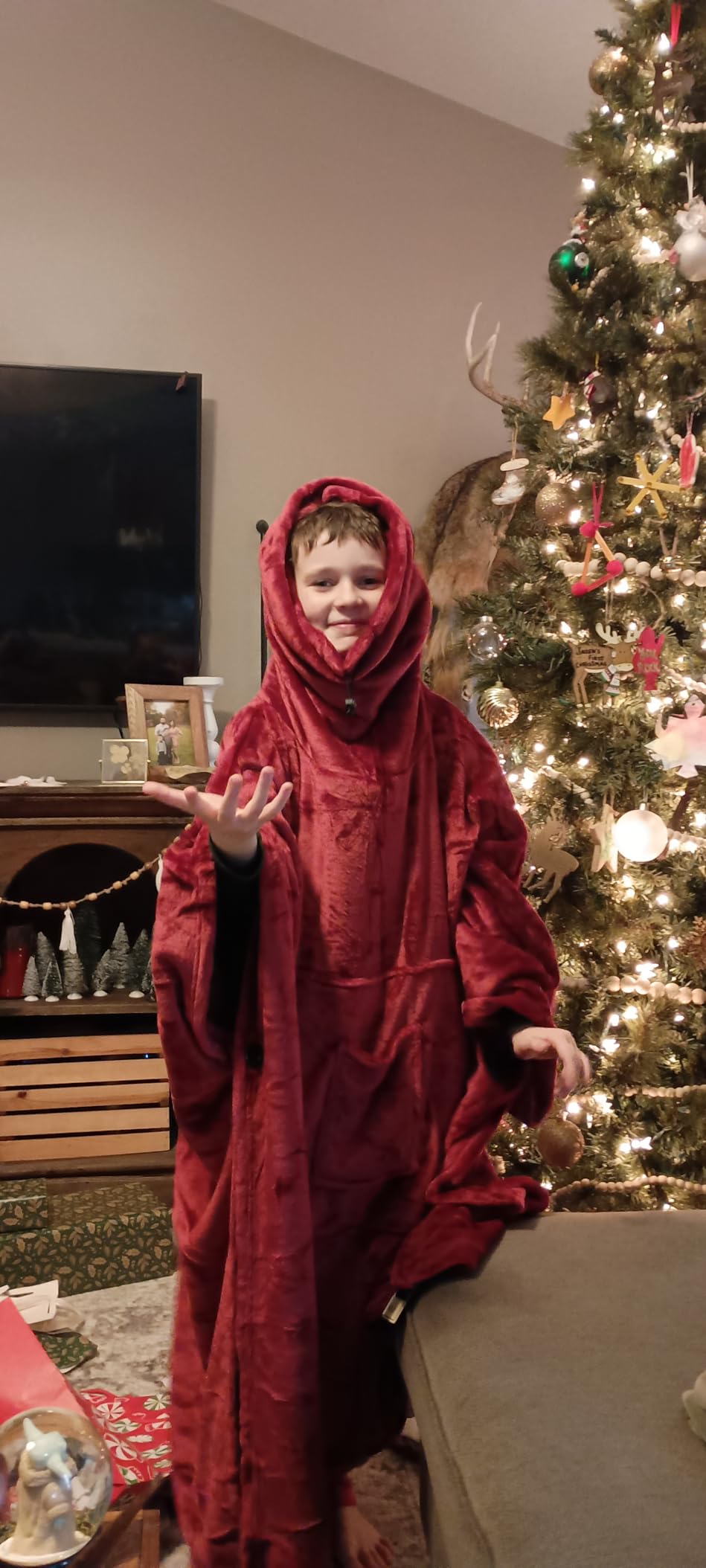 PAVILIA Wearable Blanket Poncho Women Men, Oversized Hoodie Sweatshirt Sweater Neck Warmer, Fleece Soft Hug Sleep Pod Adult Customer Review PAVILIA Wearable Blanket Poncho Women Men, Oversized Hoodie Sweatshirt Sweater Neck Warmer, Fleece Soft Hug Sleep Pod Adult - Customer Photo 1