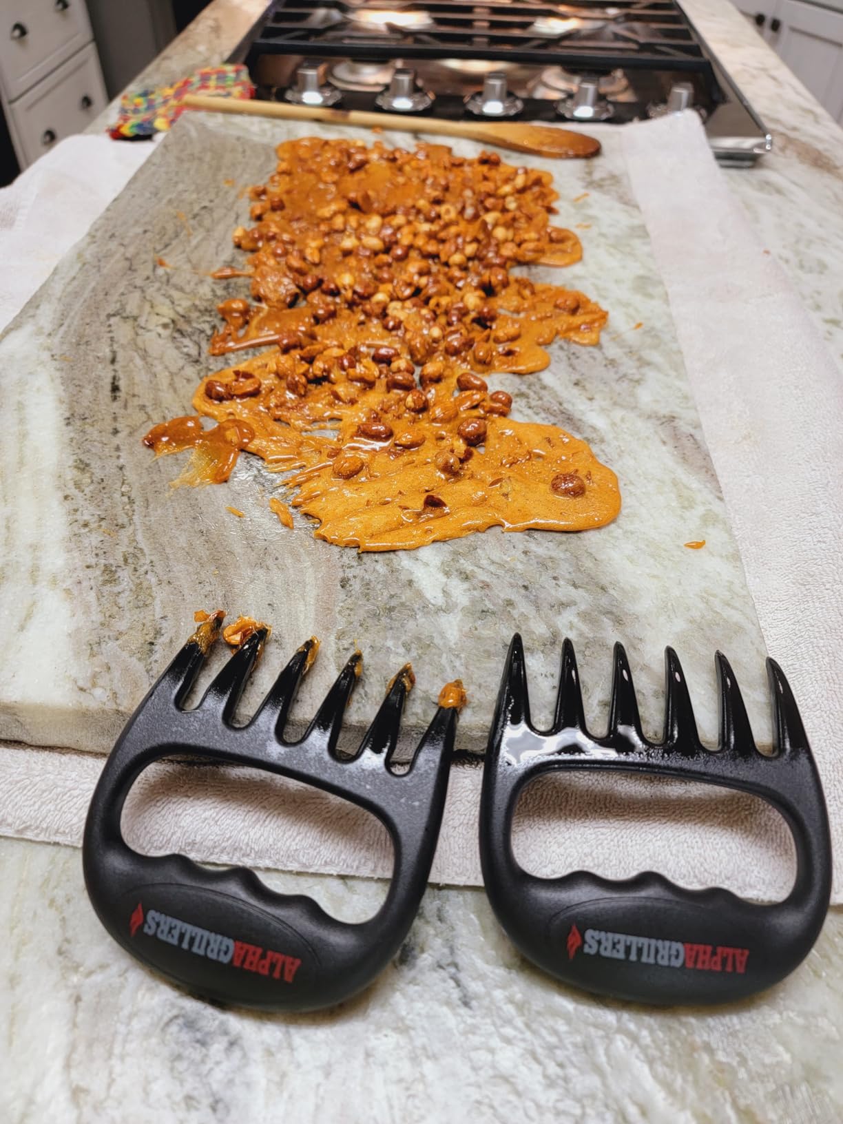 Alpha Grillers Meat Shredder Claws - BBQ Smoker Accessories Grilling Gifts for Men - Stocking Stuffers for Men - White Elephant Gifts Useful Ideas - Grill Tools for Pulled Pork - Customer Photo 1