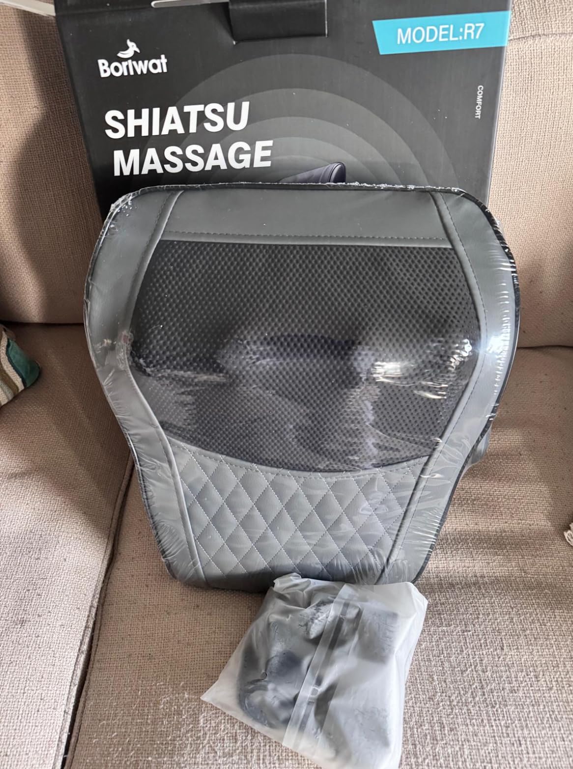 Boriwat Back Massager with Heat, 3D Kneading Massage Pillow for Back, Neck, Shoulder, Leg Pain Relief Deep Tissue, Gifts for Women Men Mom Dad - Customer Photo 1