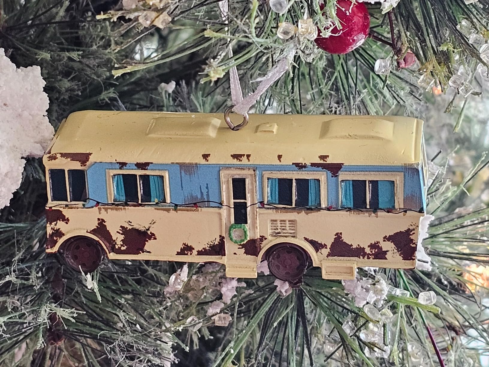 Hallmark National Lampoon's Christmas Vacation The Cousins' RV Christmas Ornament - Customer Photo 1