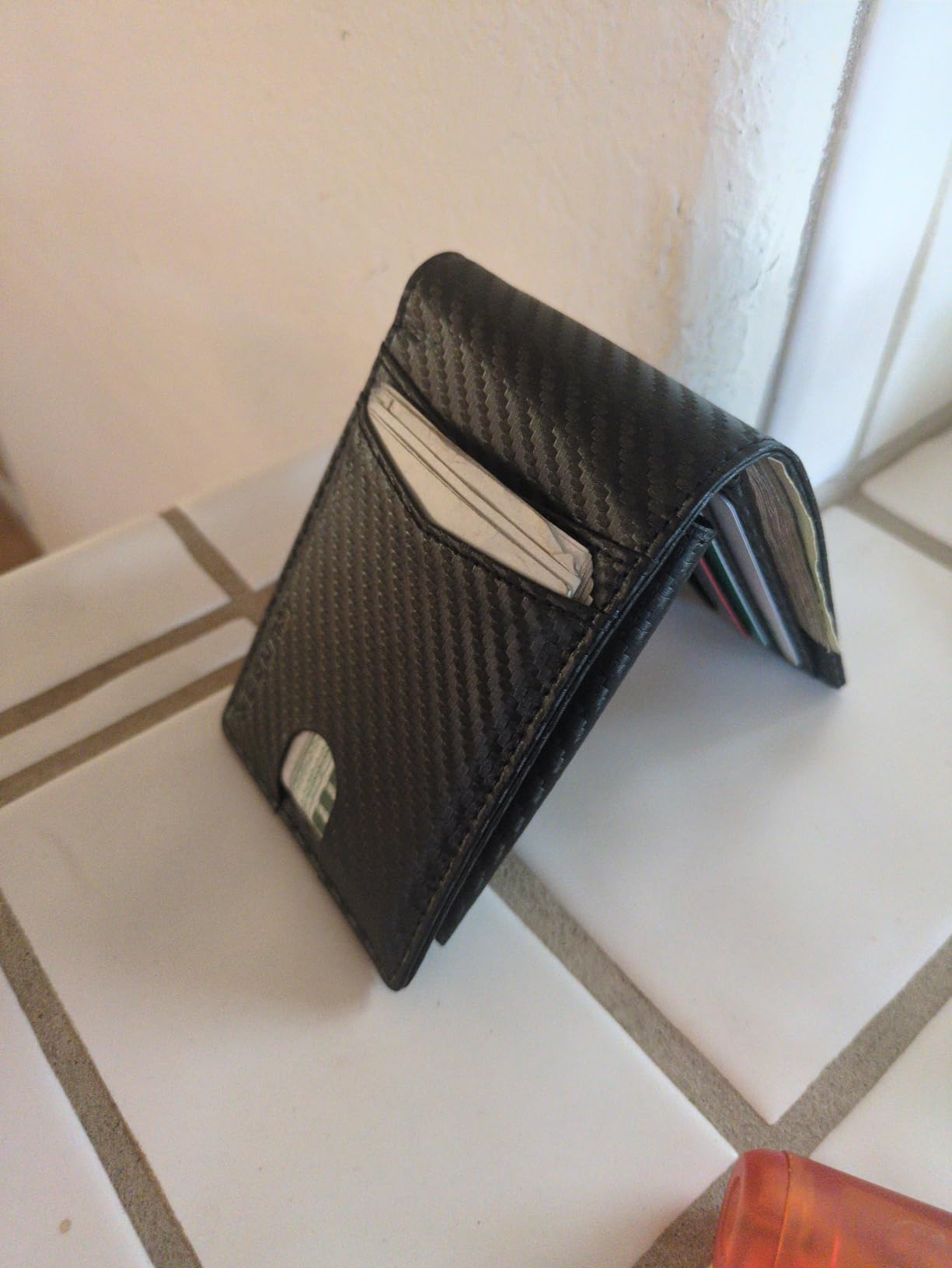 RUNBOX Wallet for Men Slim Rfid Leather 2 ID Window With Gift Box Customer Review RUNBOX Wallet for Men Slim Rfid Leather 2 ID Window With Gift Box - Customer Photo 3