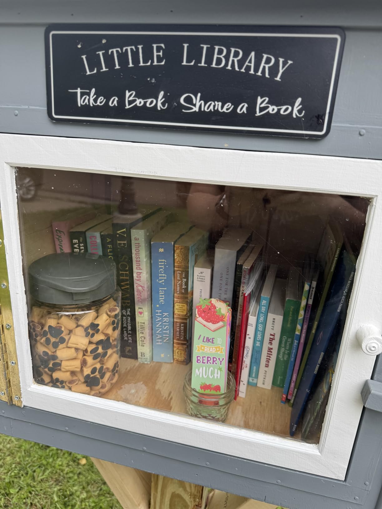 Eersida 60 Pieces Scratch and Sniff Scented Bookmarks Kids Fruit Food Theme Sayings Bookmarks Sayings Assorted Cute Scented Gifts for Students Teens Food Lovers, 10 Styles - Customer Photo 2