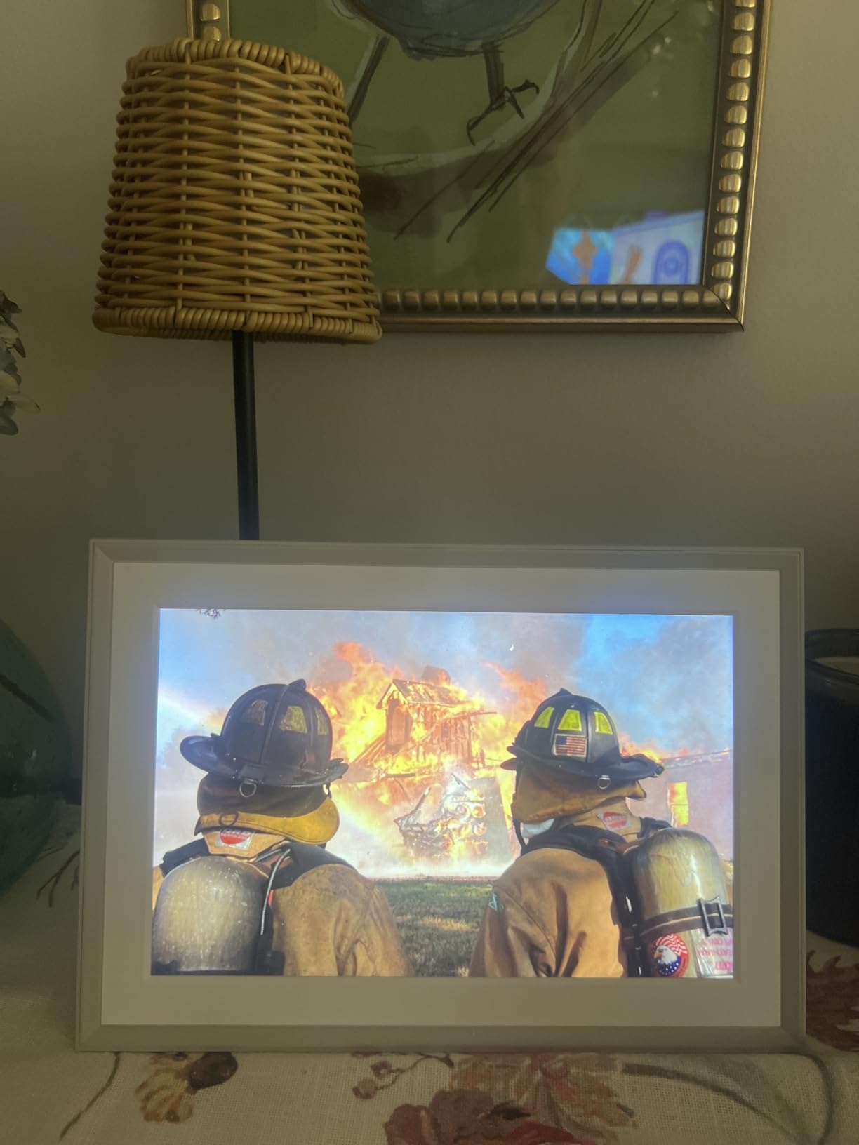 Aura Carver HD WiFi Digital Picture Frame, 10.1