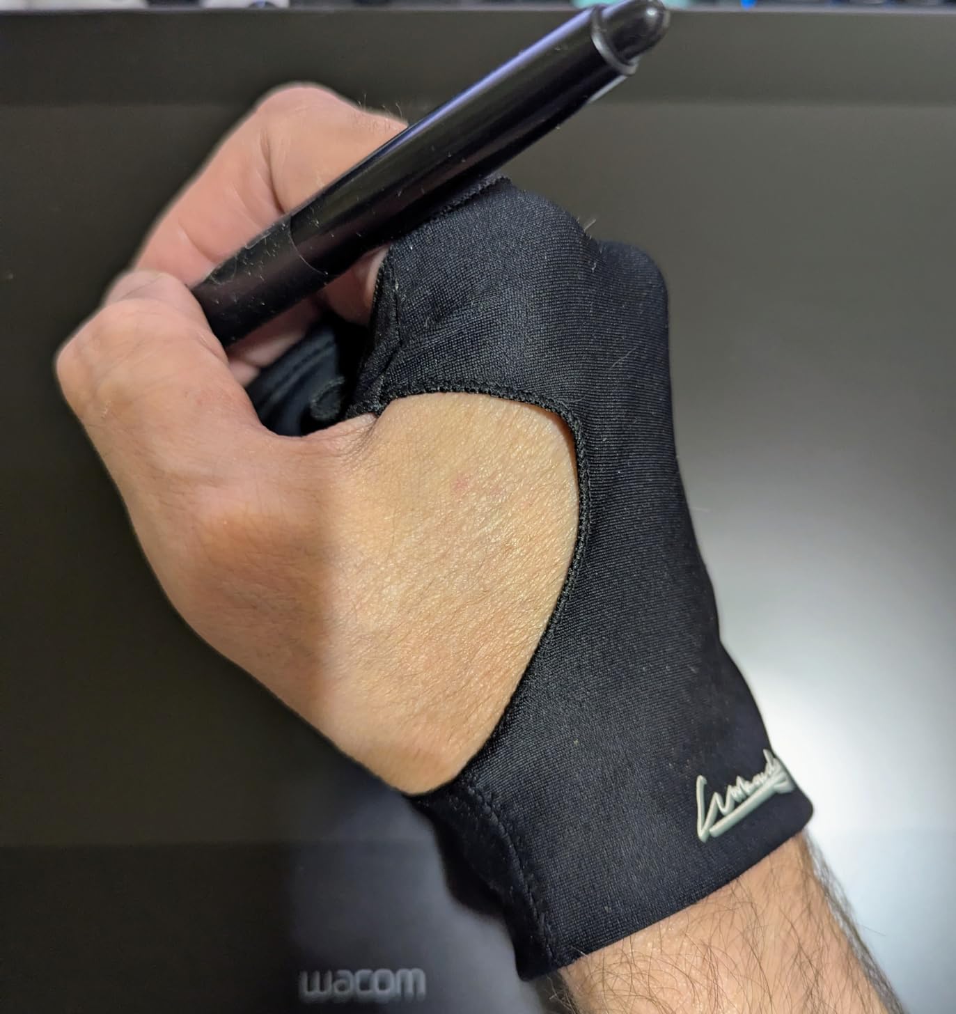 Digital Drawing Glove 2 Pack,Artist Glove for Drawing Tablet,ipad,Sketching,Art Glove with Two Finger for Right Hand and Left Hand (Smudge Guard, Medium,3.15x8.58inch) Customer Review Digital Drawing Glove 2 Pack,Artist Glove for Drawing Tablet,ipad,Sketching,Art Glove with Two Finger for Right Hand and Left Hand (Smudge Guard, Medium,3.15x8.58inch) - Customer Photo 1