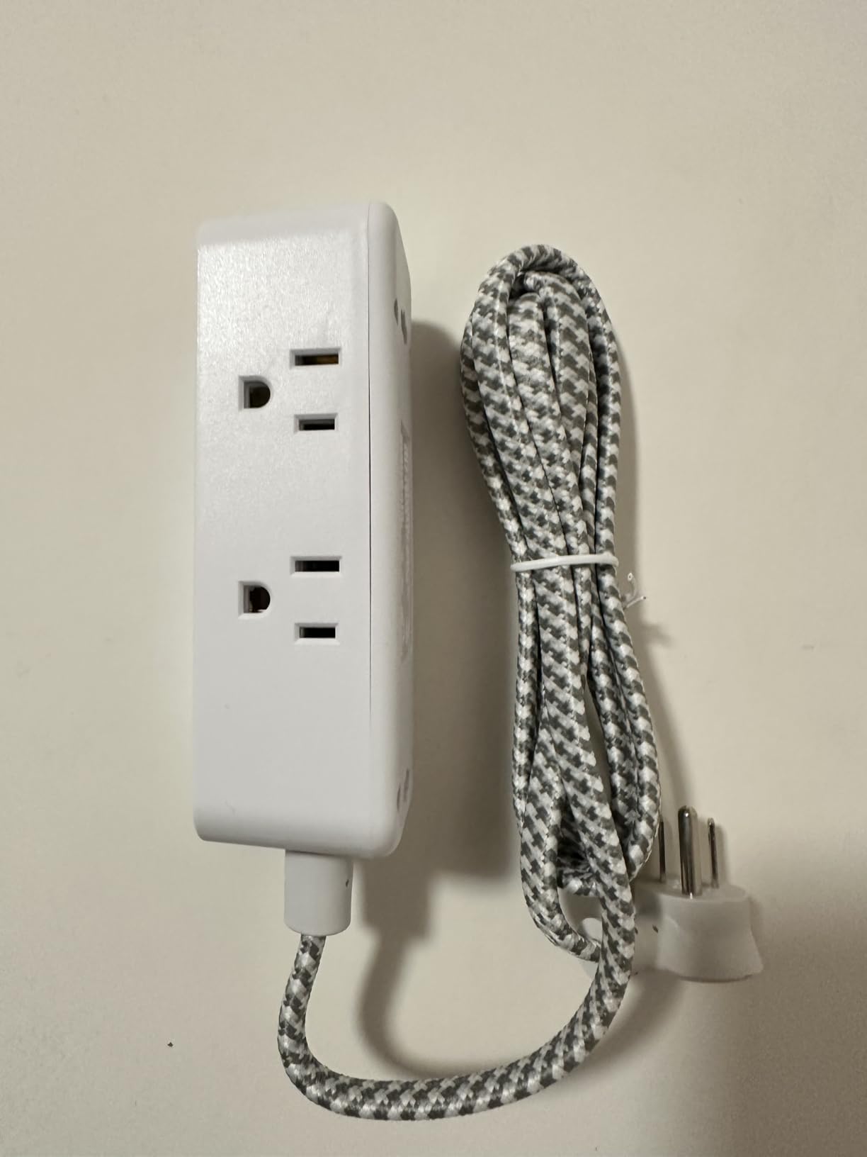 Power Strip Surge Protector, BESHON 5Ft Extension Cord, 6 Outlets with 4 USB Ports (2 USB C Outlet), 3-Side Outlet Extender, Wall Mount, Compact for Travel, Home, School, College Dorm Room and Office Customer Review Power Strip Surge Protector, BESHON 5Ft Extension Cord, 6 Outlets with 4 USB Ports (2 USB C Outlet), 3-Side Outlet Extender, Wall Mount, Compact for Travel, Home, School, College Dorm Room and Office - Customer Photo 1