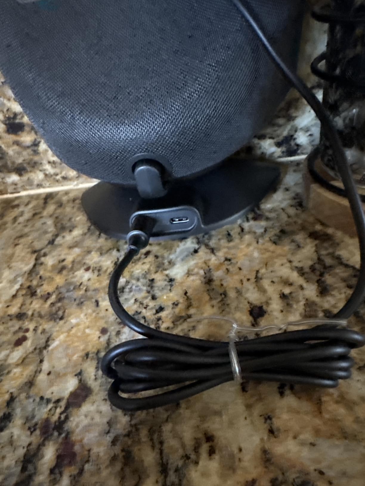 Echo Show 5 (3rd Gen) Adjustable Stand with USB-C Charging Port | Charcoal - Customer Photo 2