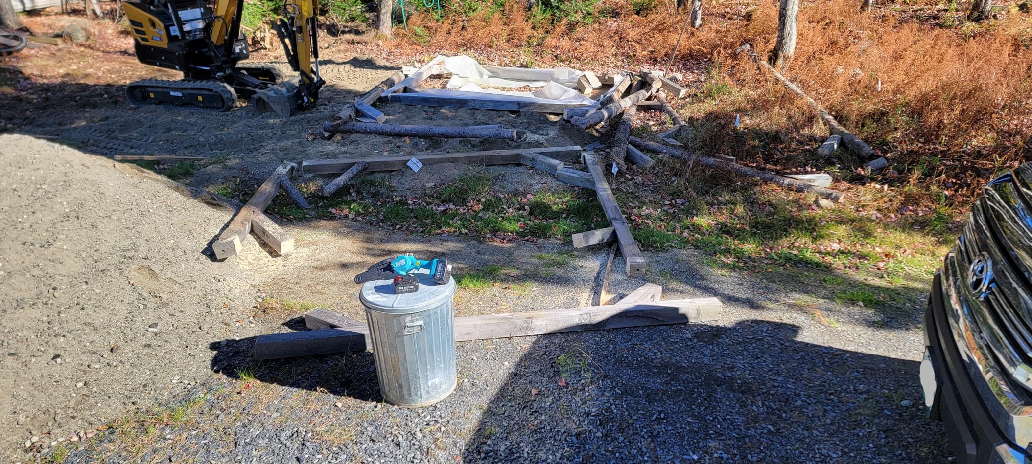 Seesii Mini Chainsaw, 6-inch Mini Chainsaw Cordless, Handheld Electric Power Chain Saw with 2 Batteries, for Tree Trimming Wood Cutting, Best Gifts for Father, Dad, Husband, Men - Customer Photo 4